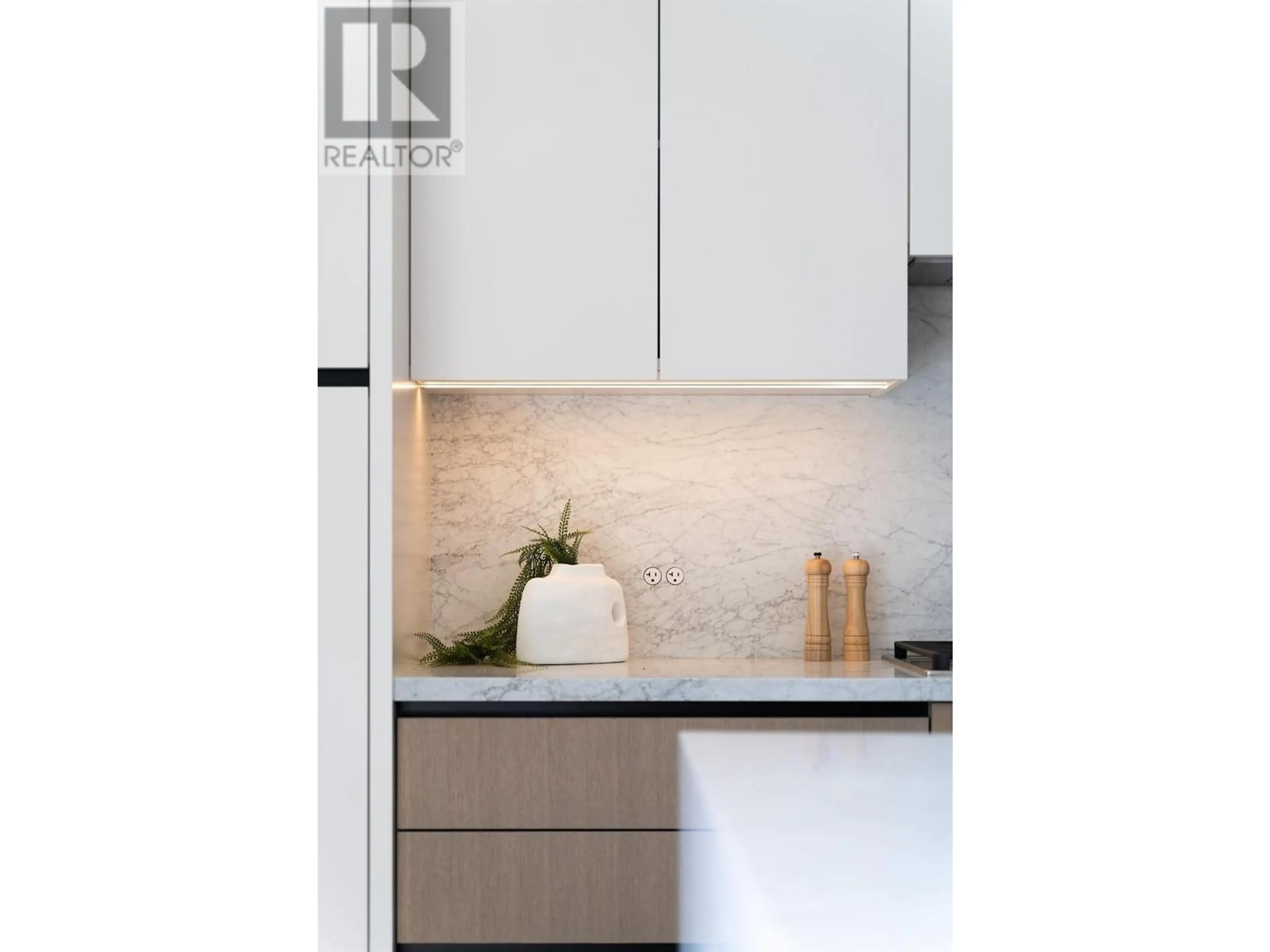Contemporary kitchen, unknown for 2 - 280 32 AVENUE, Vancouver British Columbia V5V2Y3