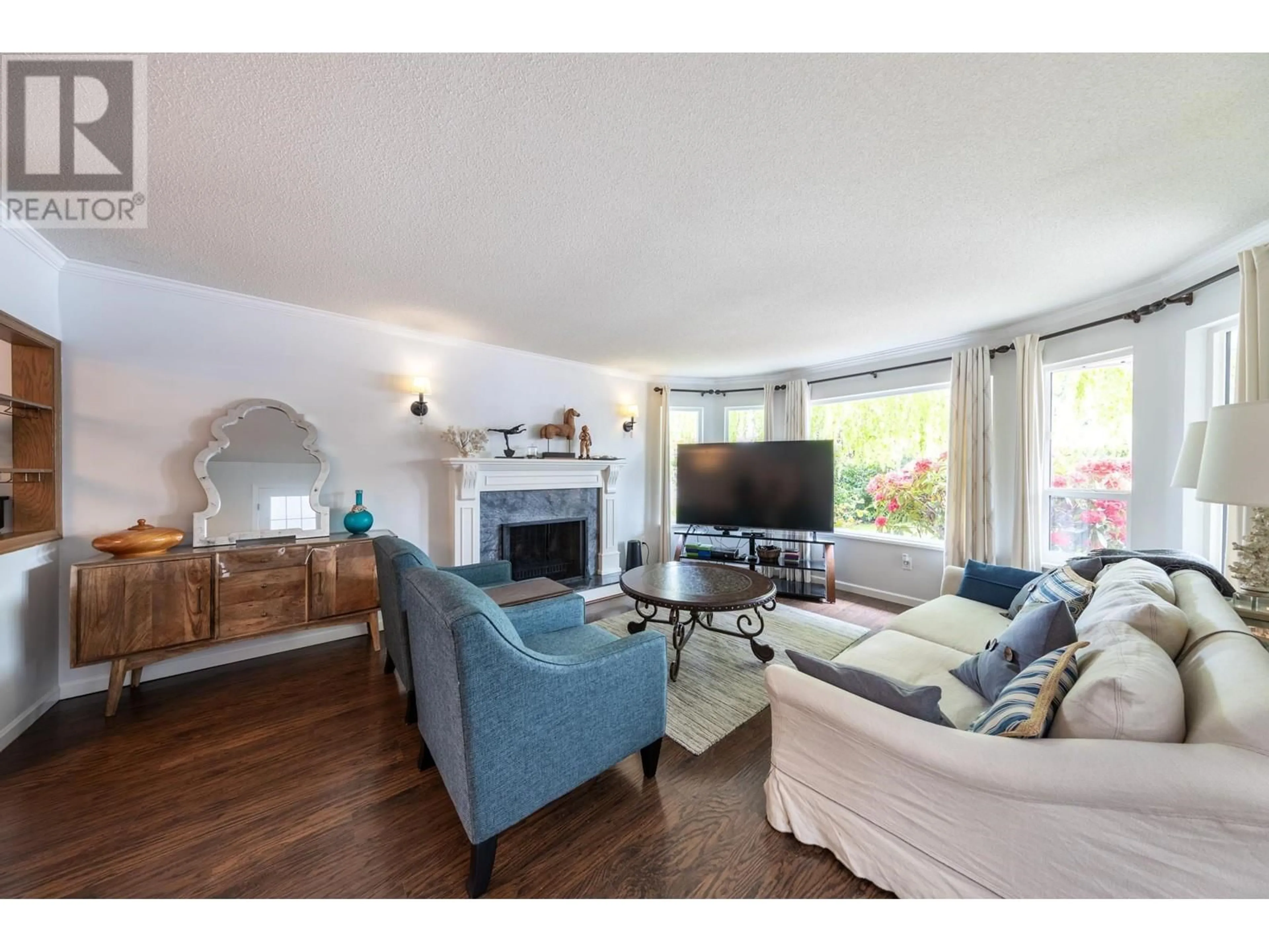 Living room with furniture, wood/laminate floor for 4431 50A STREET, Delta British Columbia V4K4M2