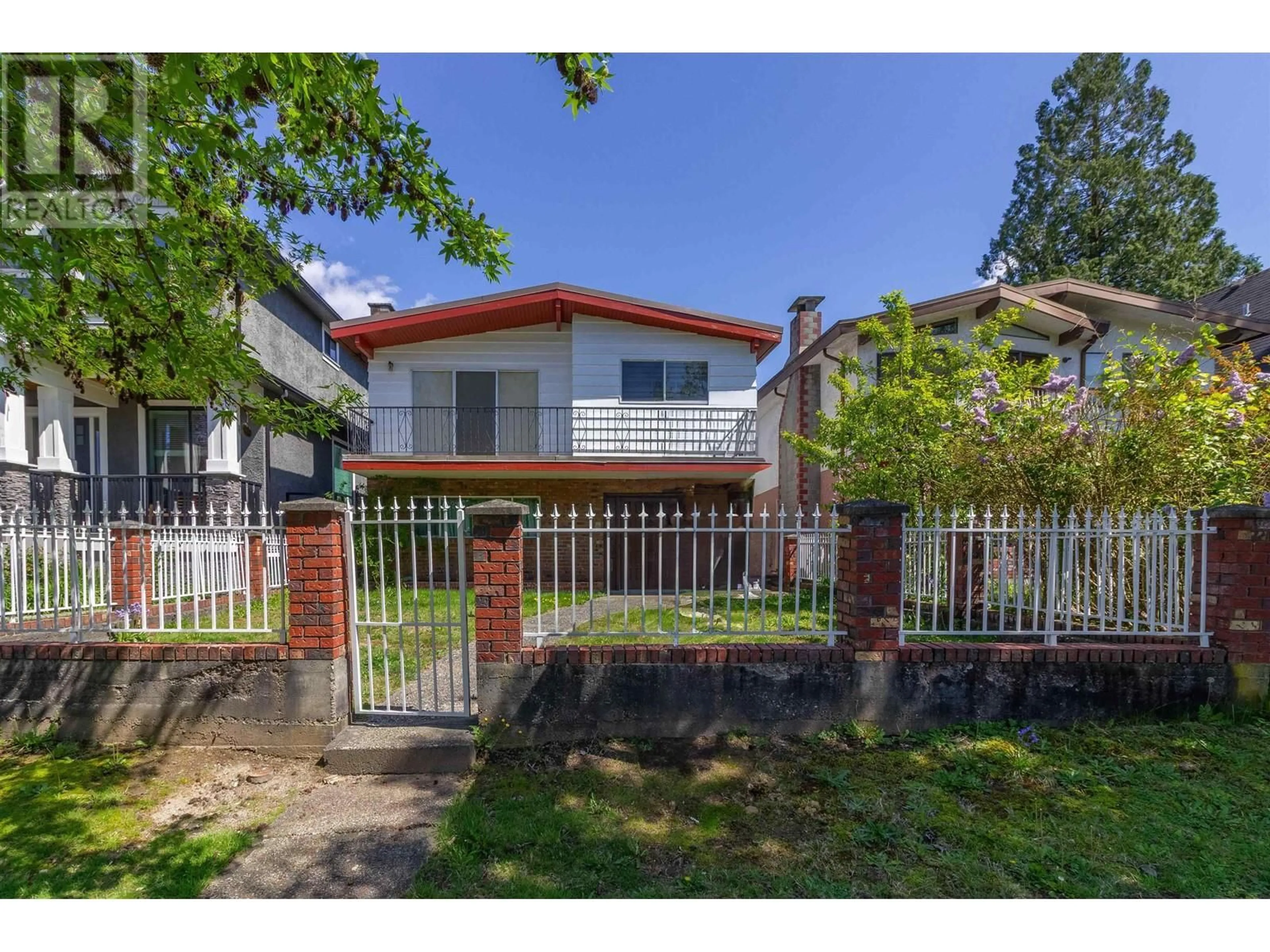 A pic from outside/outdoor area/front of a property/back of a property/a pic from drone, street for 1260 ROSSLAND STREET, Vancouver British Columbia V5K4A4