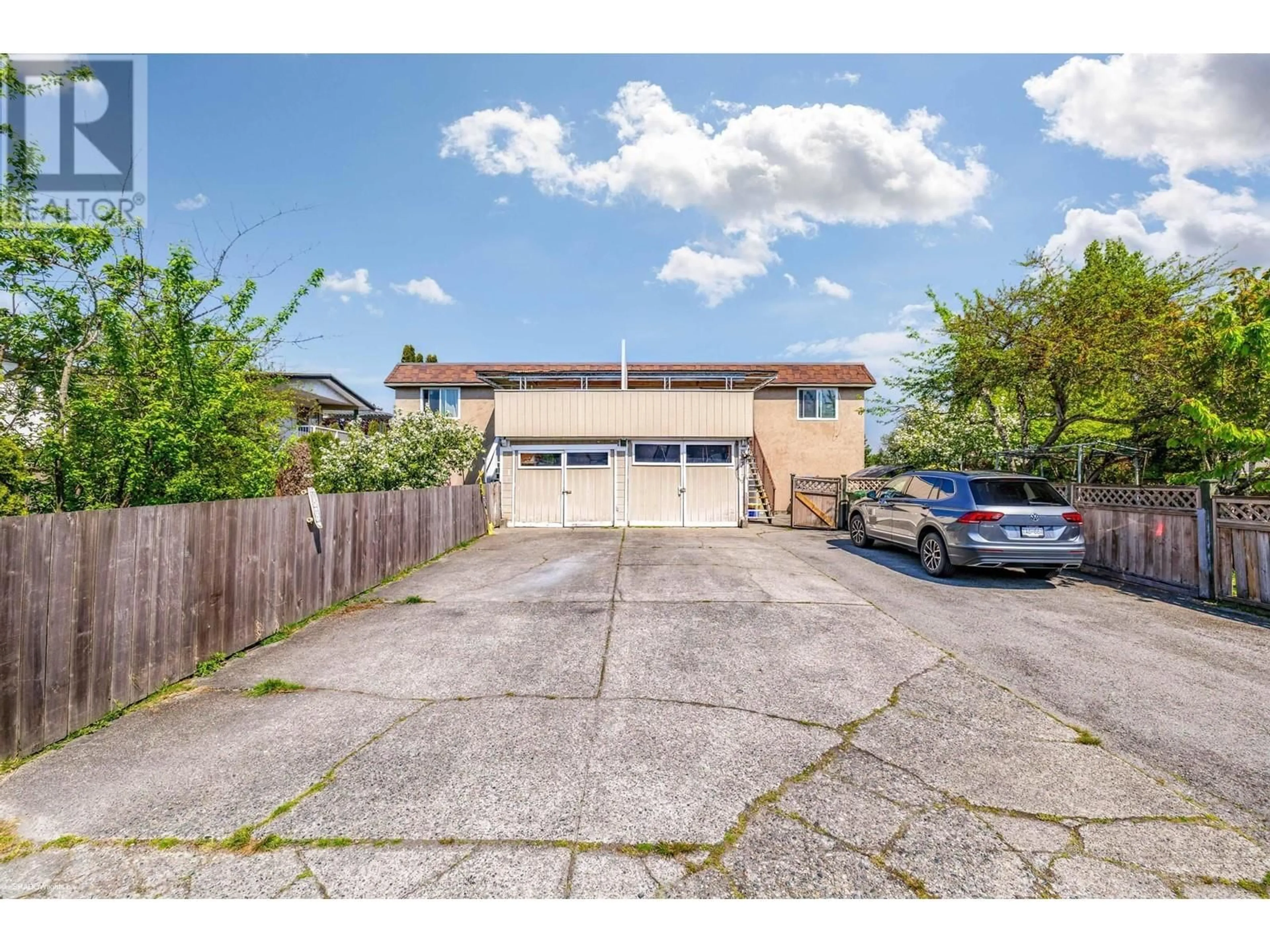 A pic from outside/outdoor area/front of a property/back of a property/a pic from drone, street for 10900 ANAHIM DRIVE, Richmond British Columbia V7A3C5
