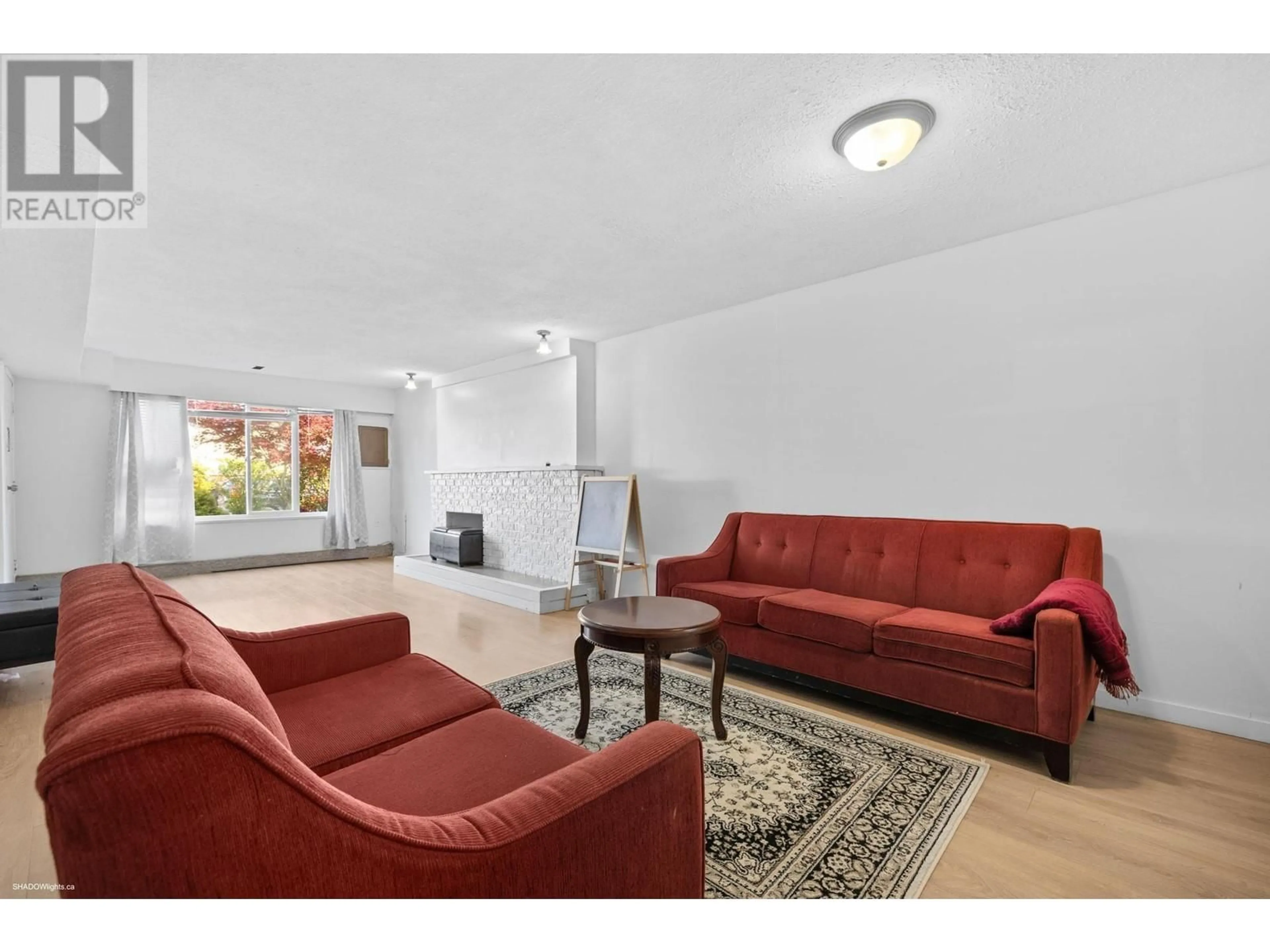 Living room with furniture, unknown for 10900 ANAHIM DRIVE, Richmond British Columbia V7A3C5