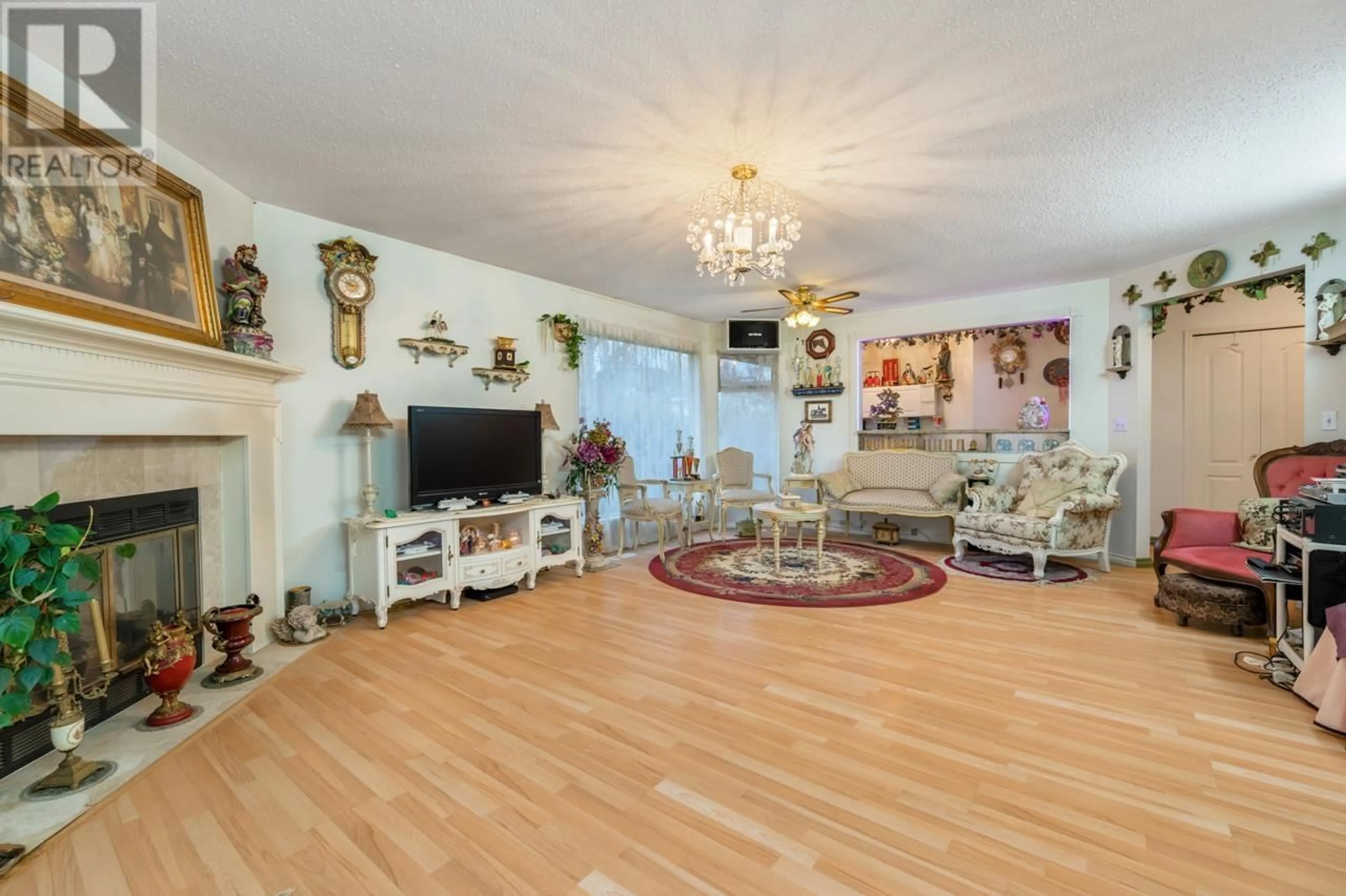 Living room with furniture, unknown for 1 - 8540 BLUNDELL ROAD, Richmond British Columbia V6Y3P4