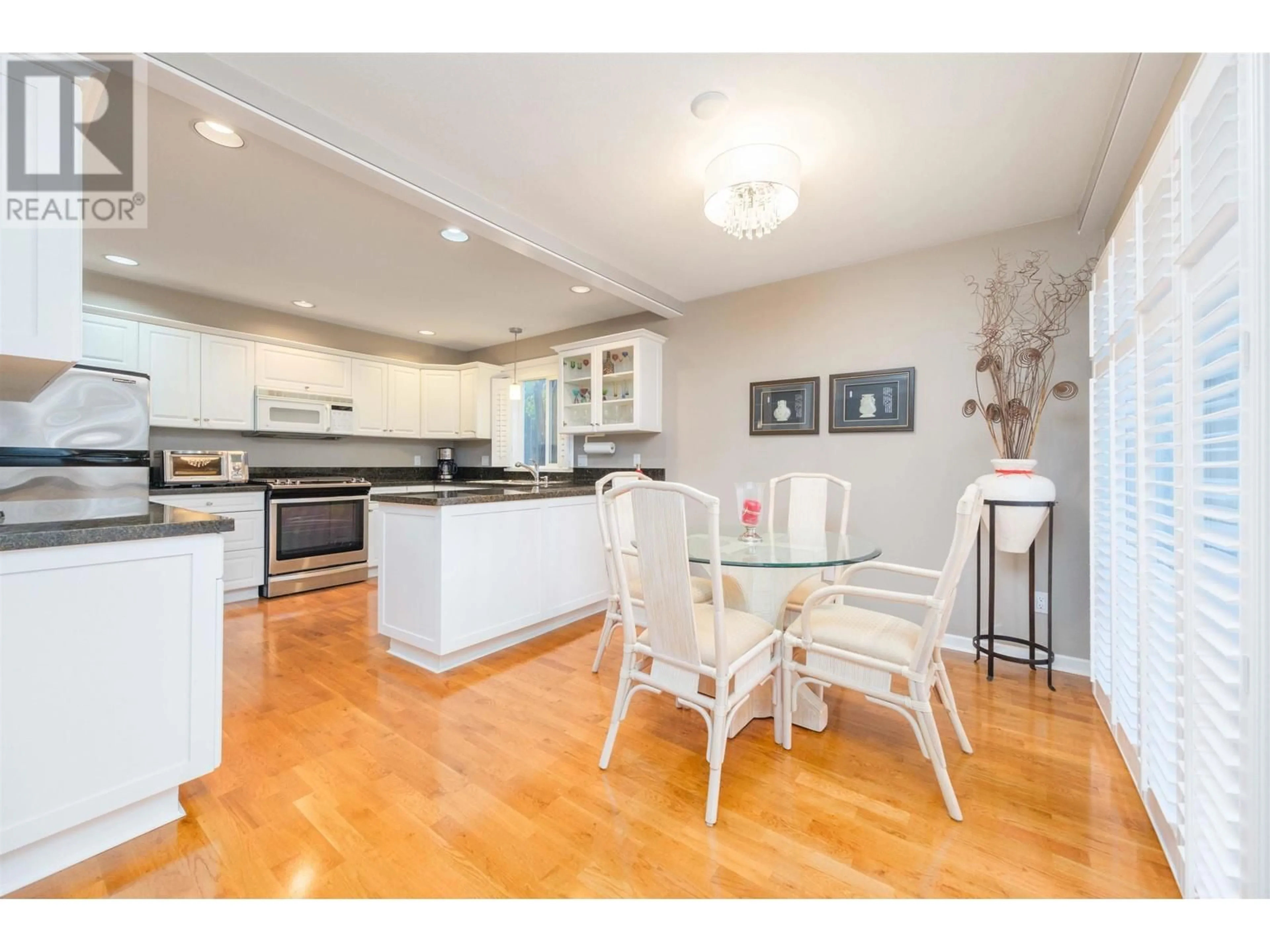 Open concept kitchen, wood/laminate floor for 209 - 288 6TH STREET, North Vancouver British Columbia V7L1P5