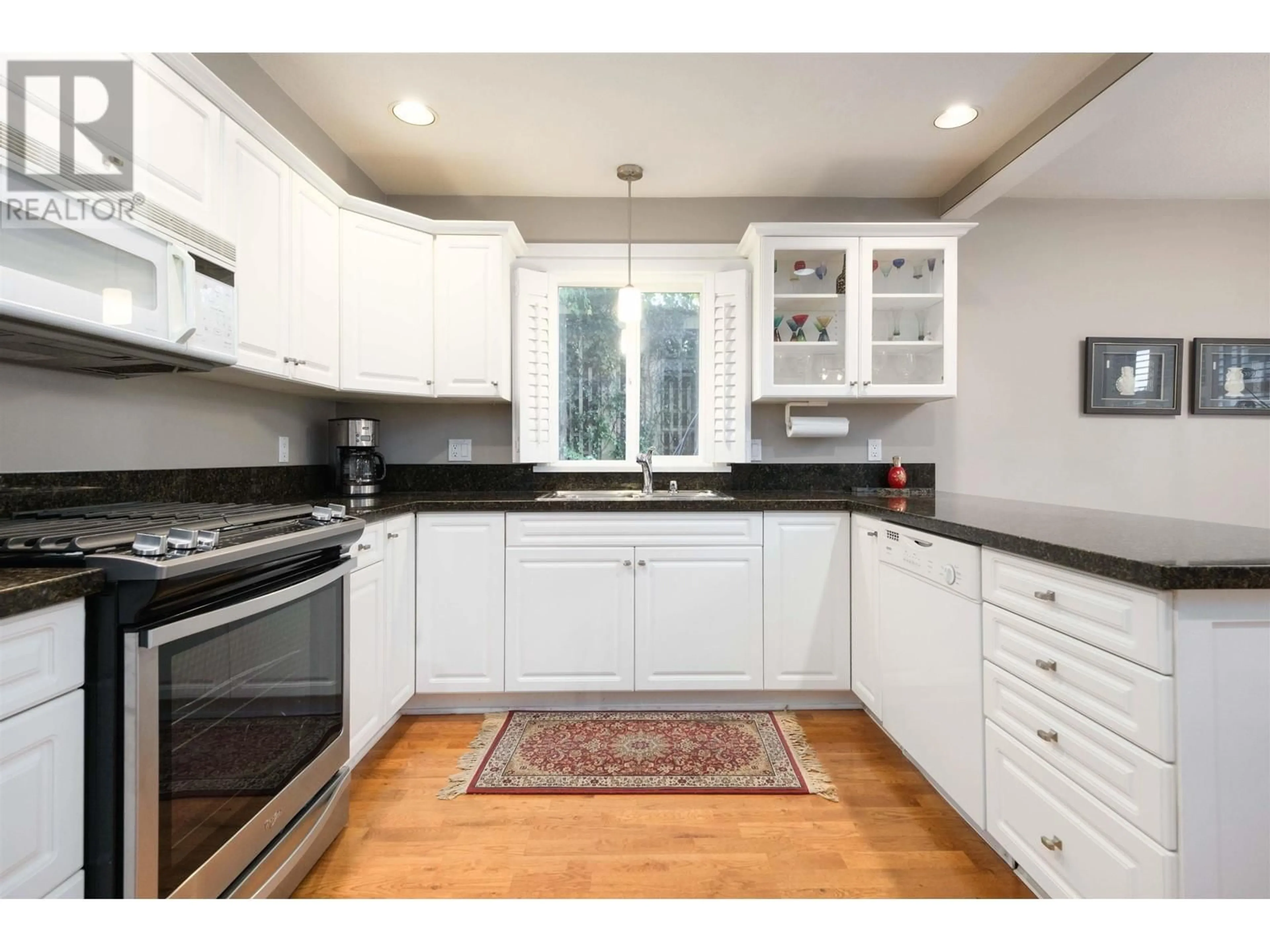 Open concept kitchen, unknown for 209 - 288 6TH STREET, North Vancouver British Columbia V7L1P5
