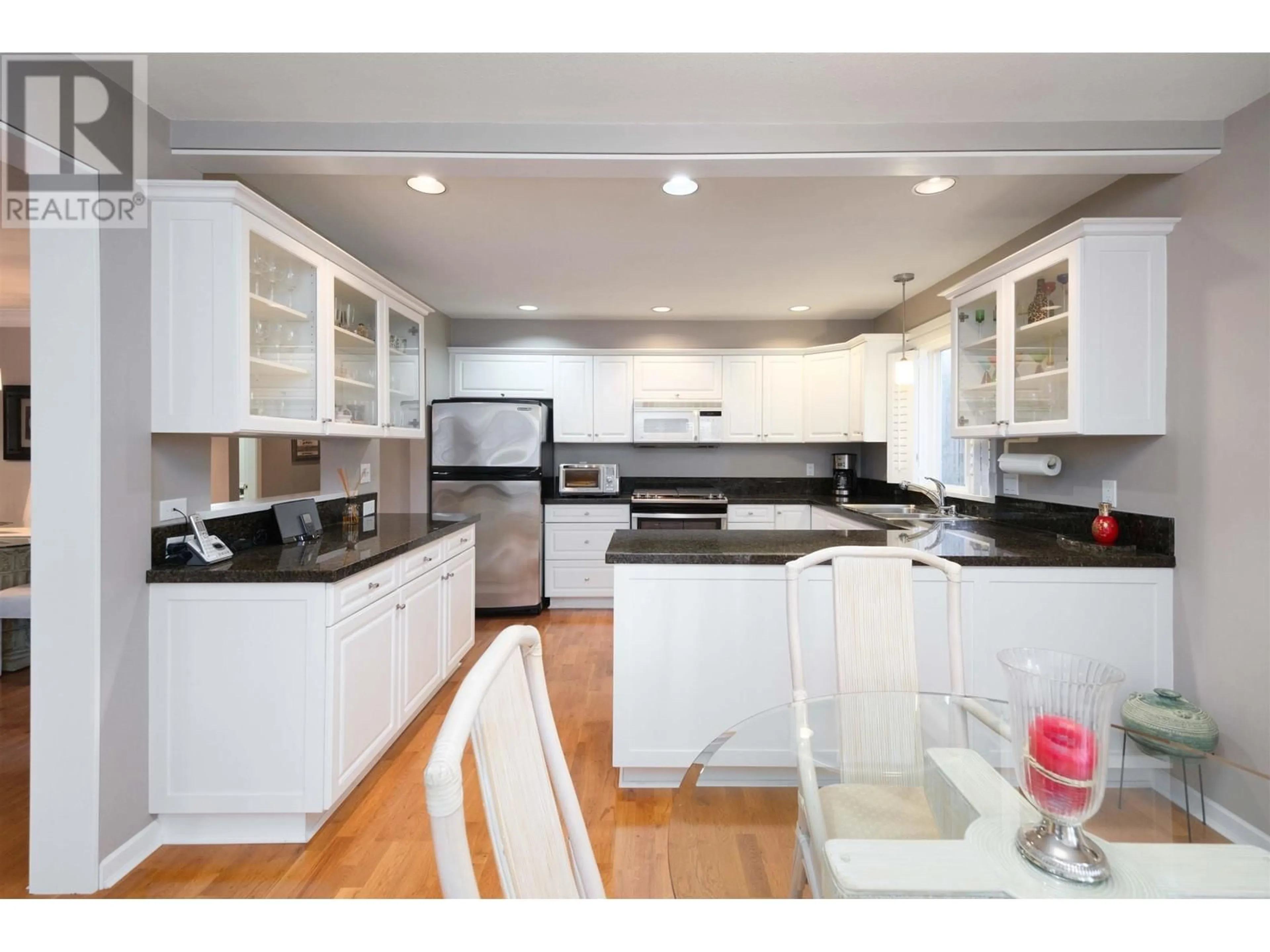 Open concept kitchen, unknown for 209 - 288 6TH STREET, North Vancouver British Columbia V7L1P5
