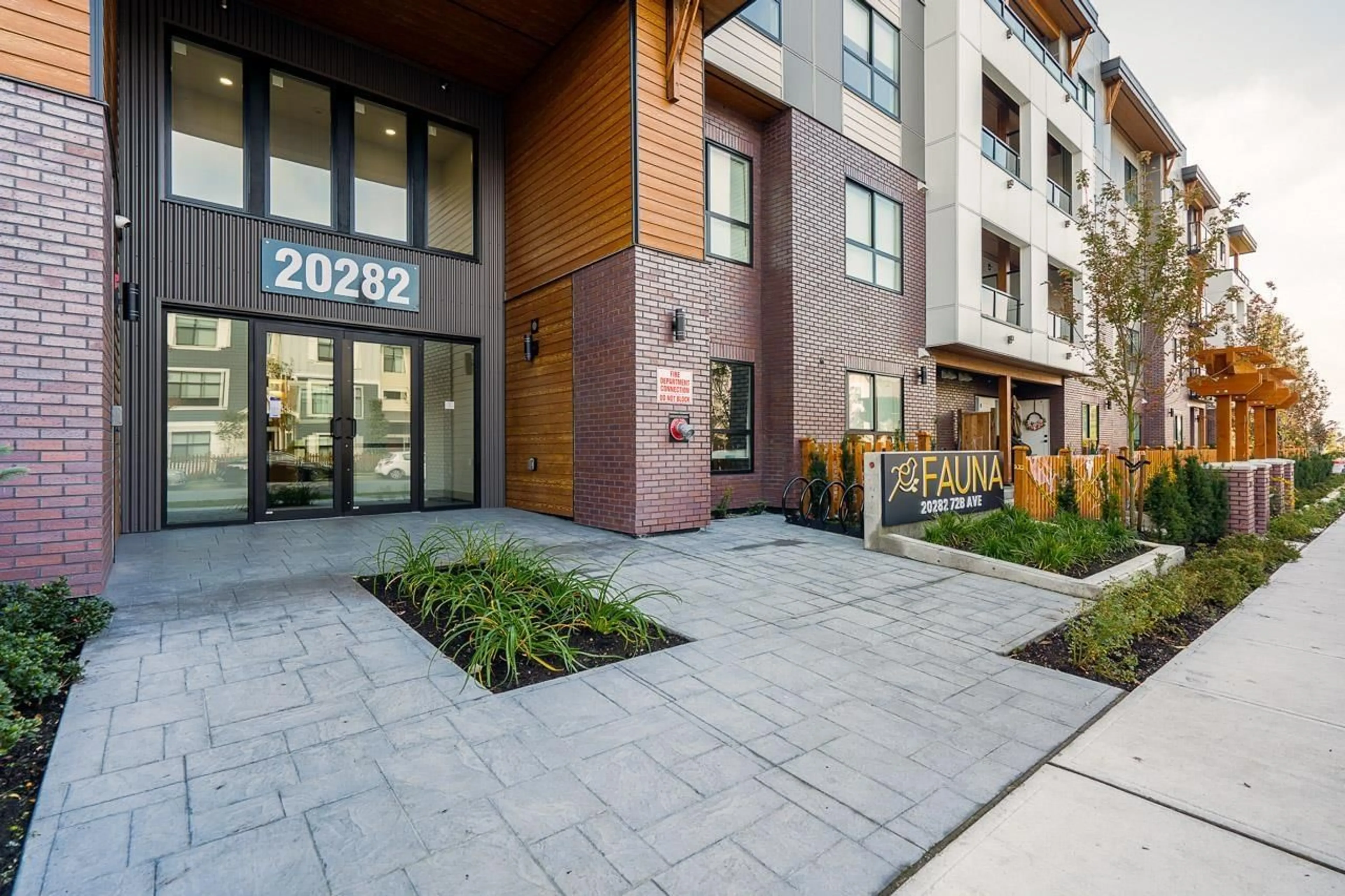 Patio, street for 417 - 20282 72B, Langley British Columbia V2Y3X3