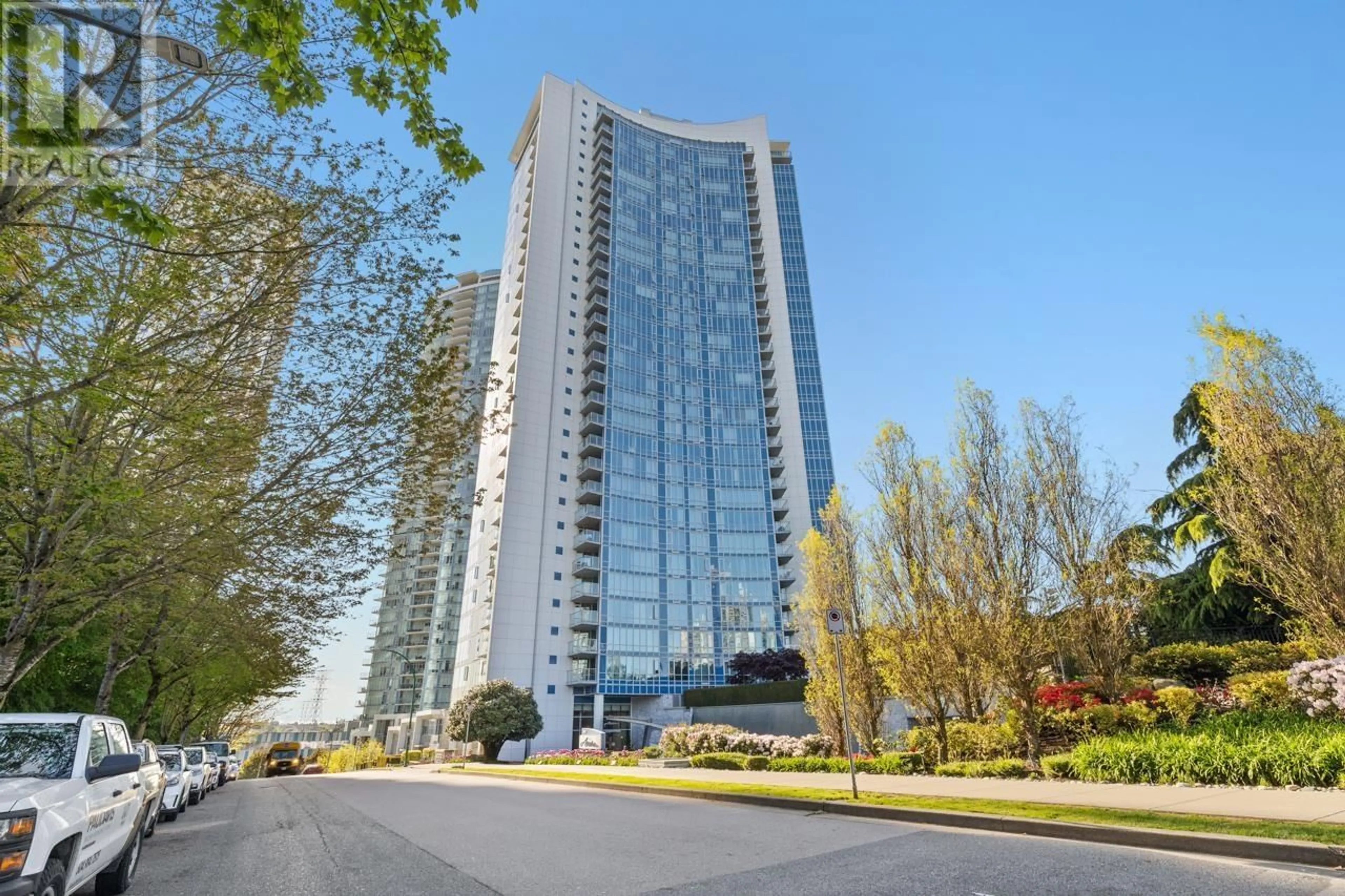 Indoor foyer for 609 - 4189 HALIFAX STREET, Burnaby British Columbia V5C3X3