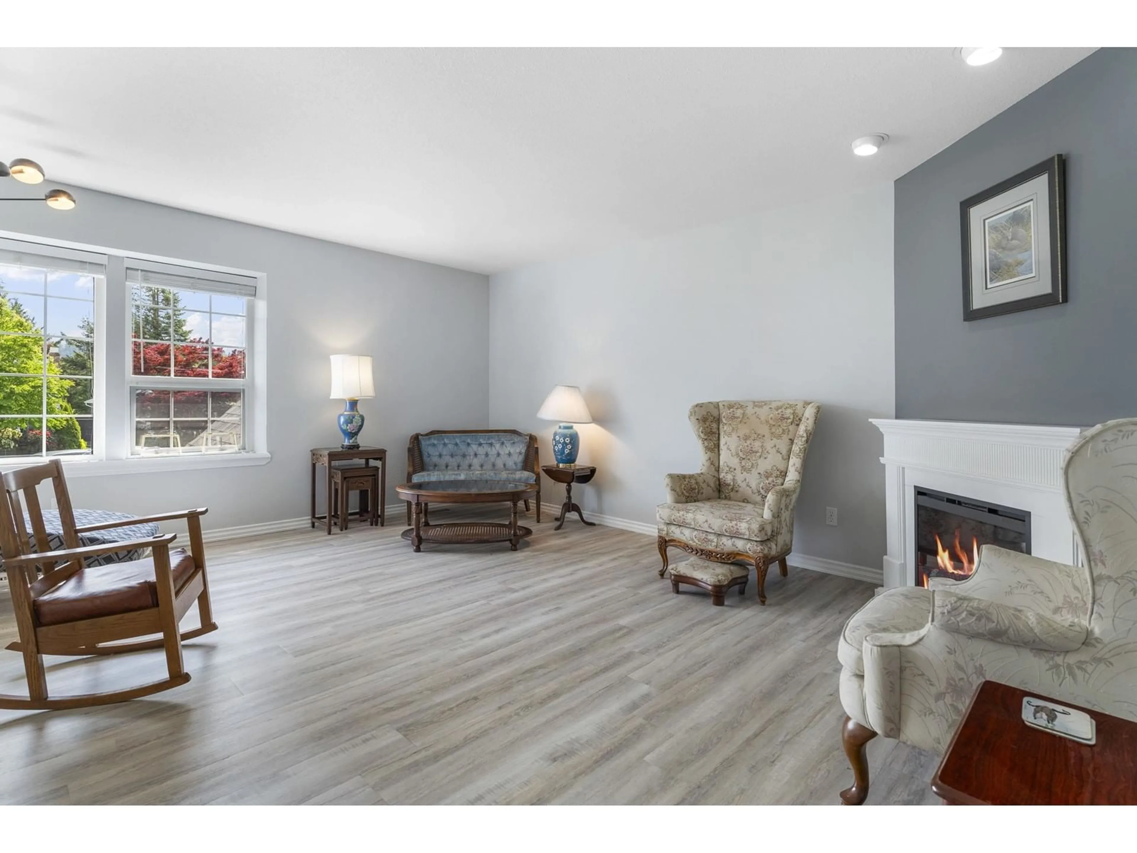 Living room with furniture, wood/laminate floor for 46215 ROY AVENUE, Chilliwack British Columbia V2R2W2