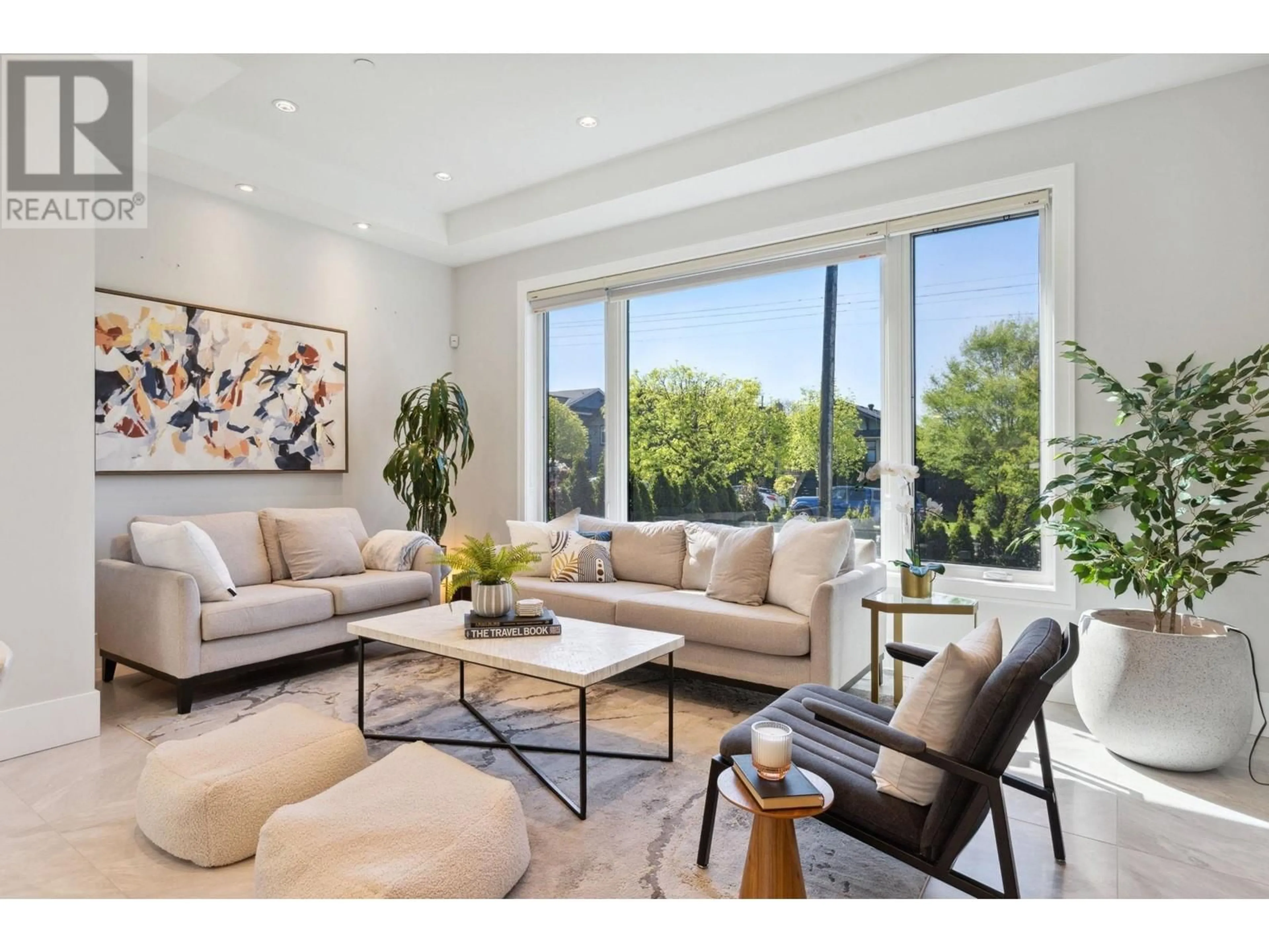 Living room with furniture, unknown for 342 15TH STREET, North Vancouver British Columbia V7M1S5