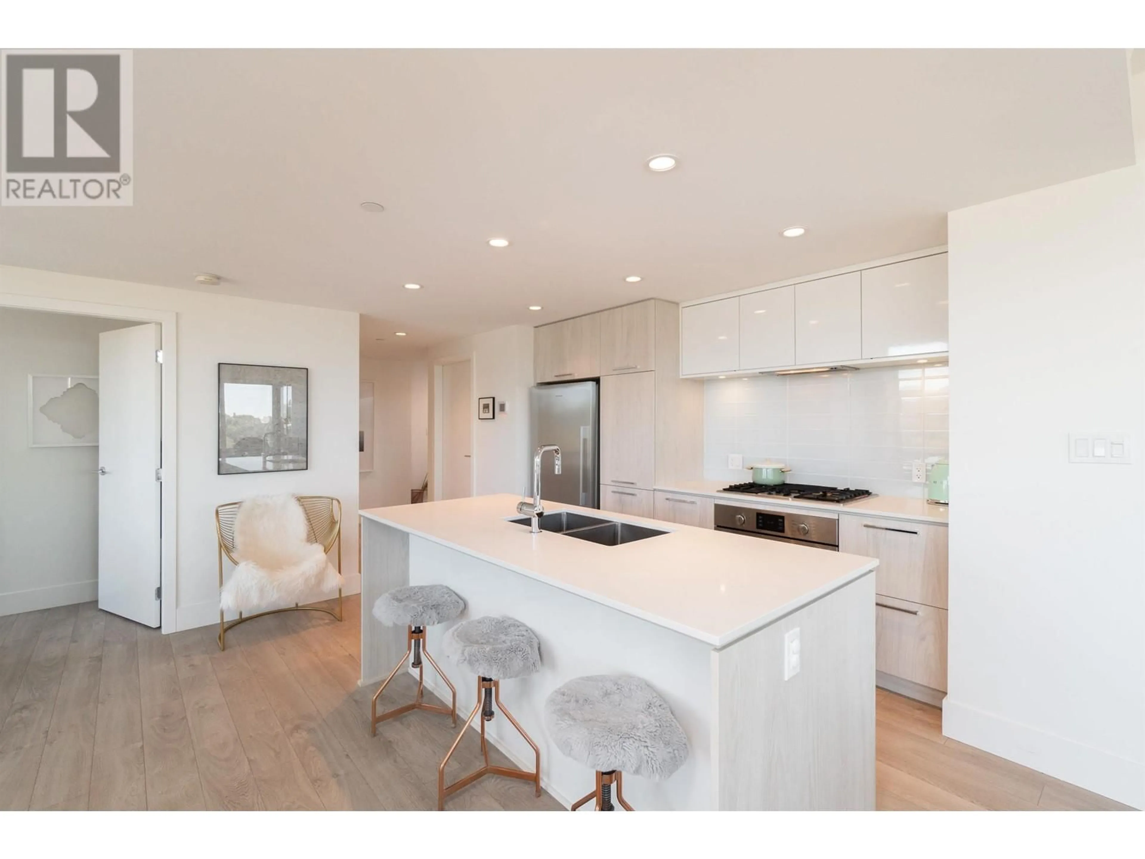 Open concept kitchen, unknown for 1807 - 680 SEYLYNN CRESCENT, North Vancouver British Columbia V7J0B5