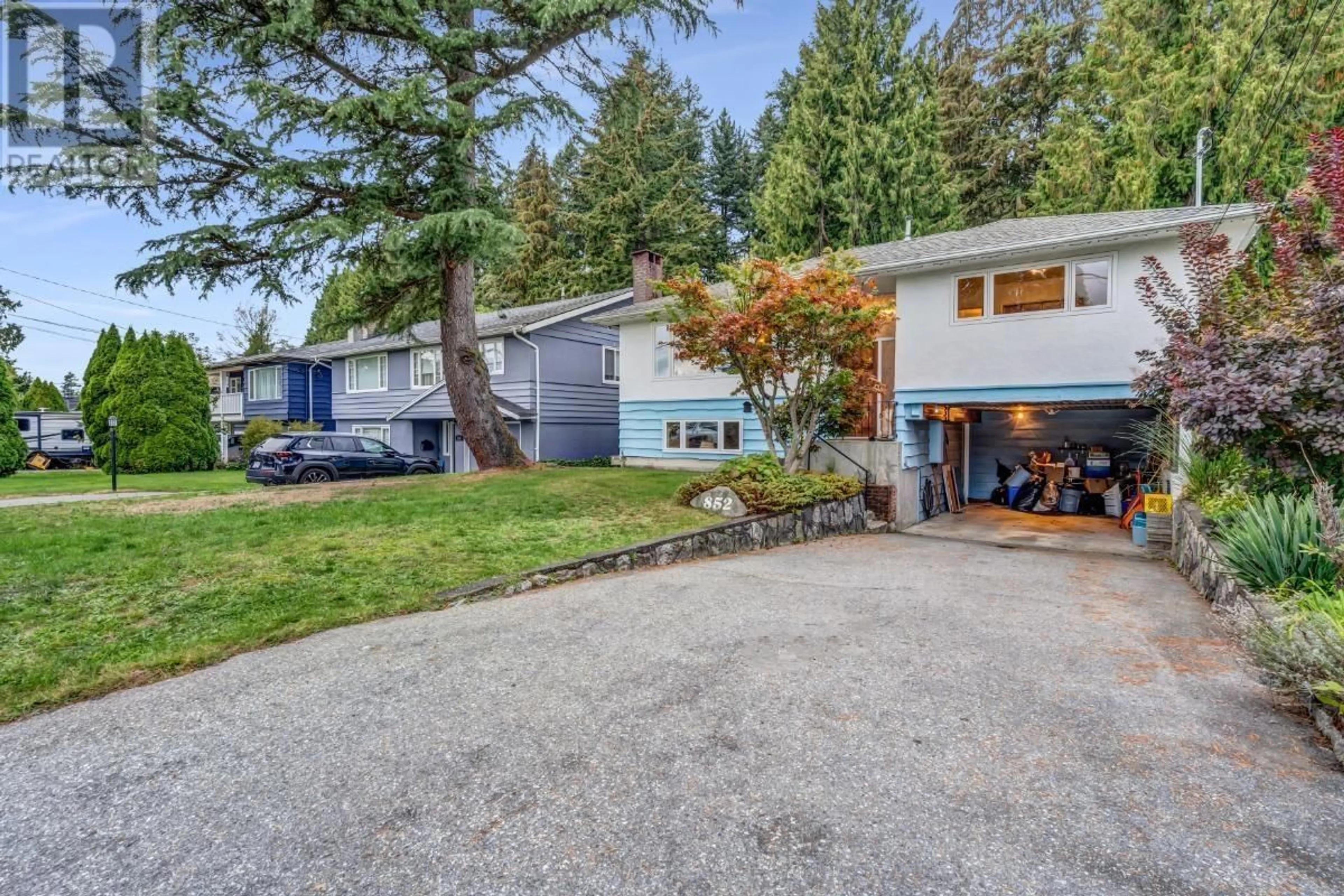 Home with vinyl exterior material, street for 852 17TH STREET, North Vancouver British Columbia V7L2X1