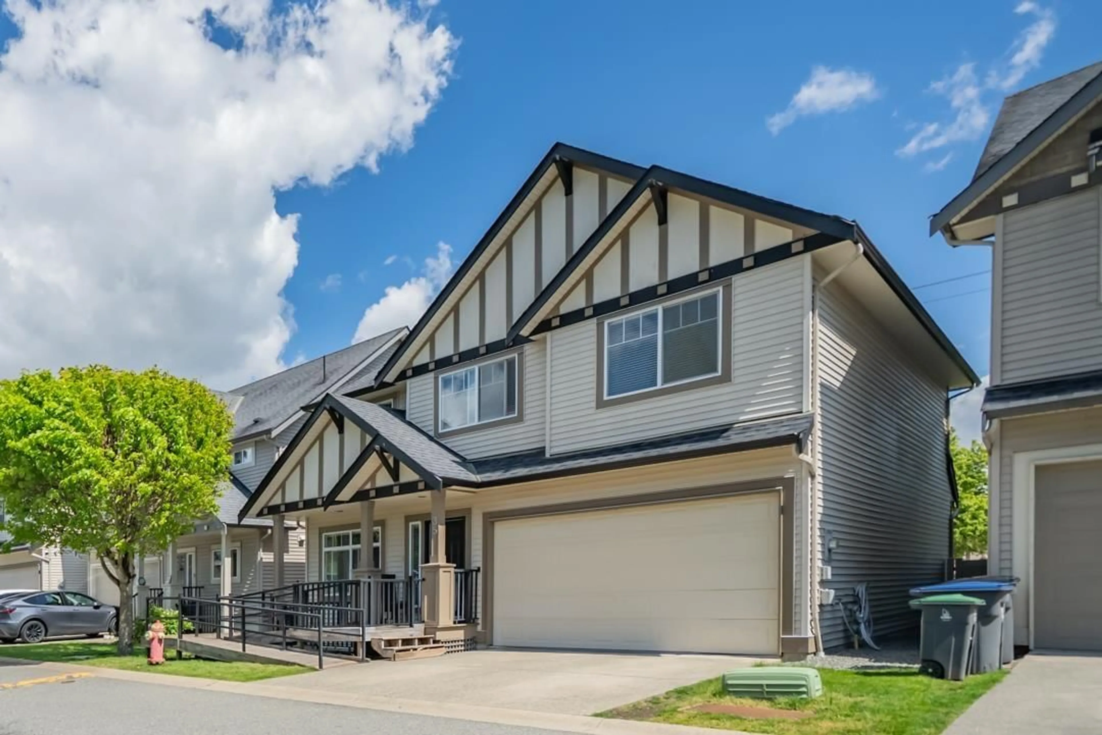 Home with vinyl exterior material, street for 35 - 6195 168, Surrey British Columbia V3S3X9
