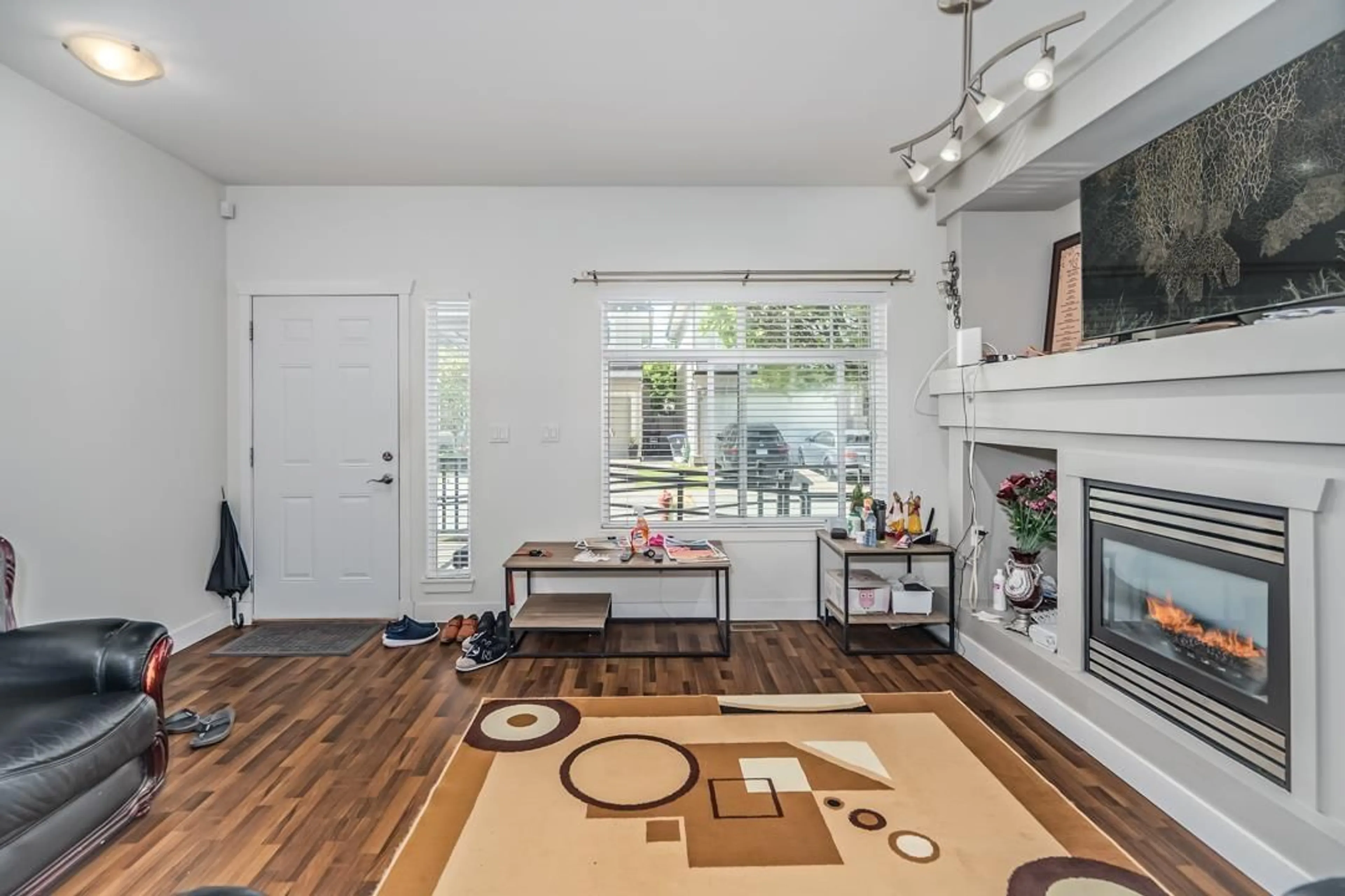 Open concept kitchen, unknown for 35 - 6195 168, Surrey British Columbia V3S3X9