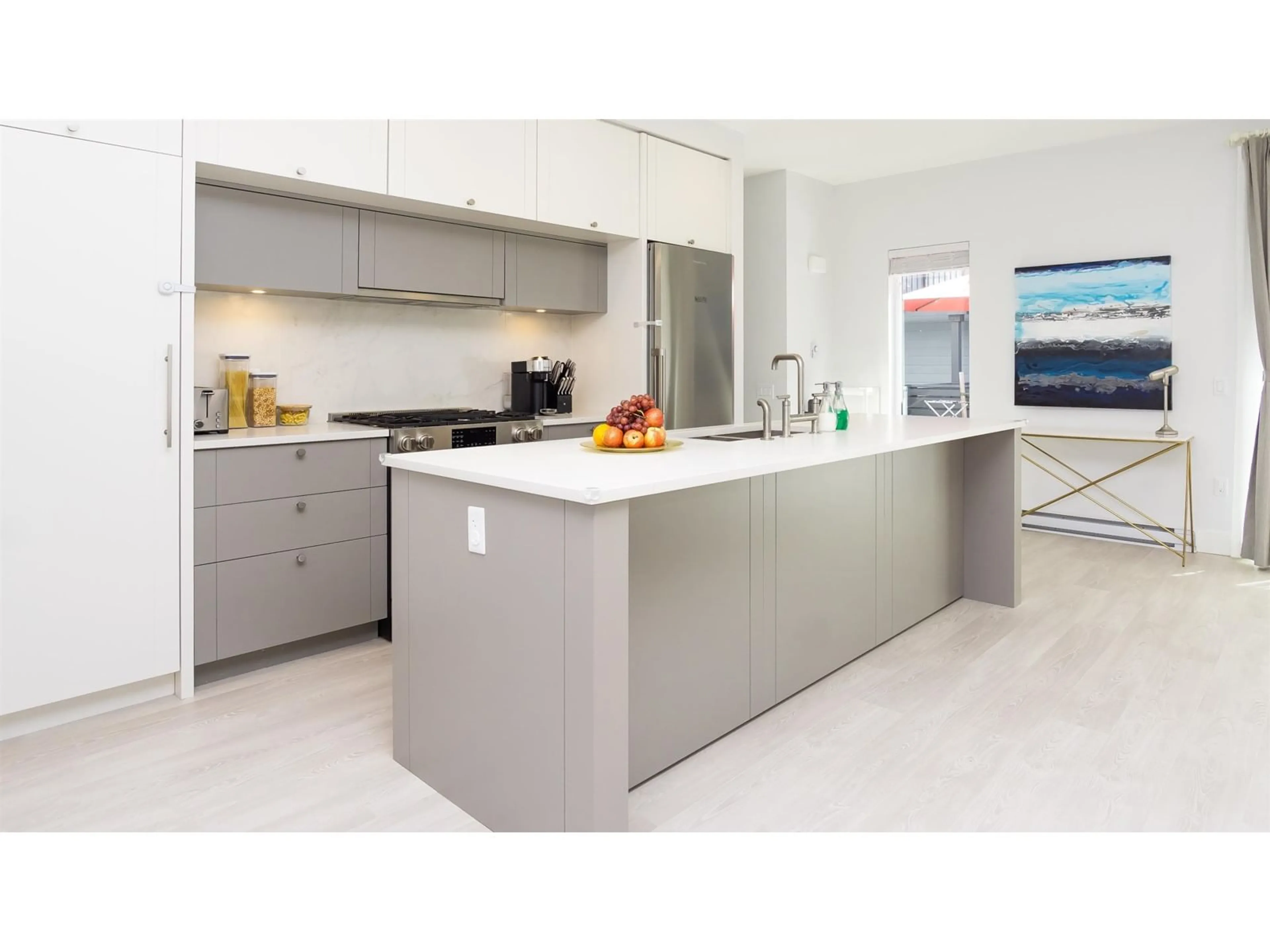 Contemporary kitchen, unknown for 48 - 16685 25, Surrey British Columbia V3Z0Z4