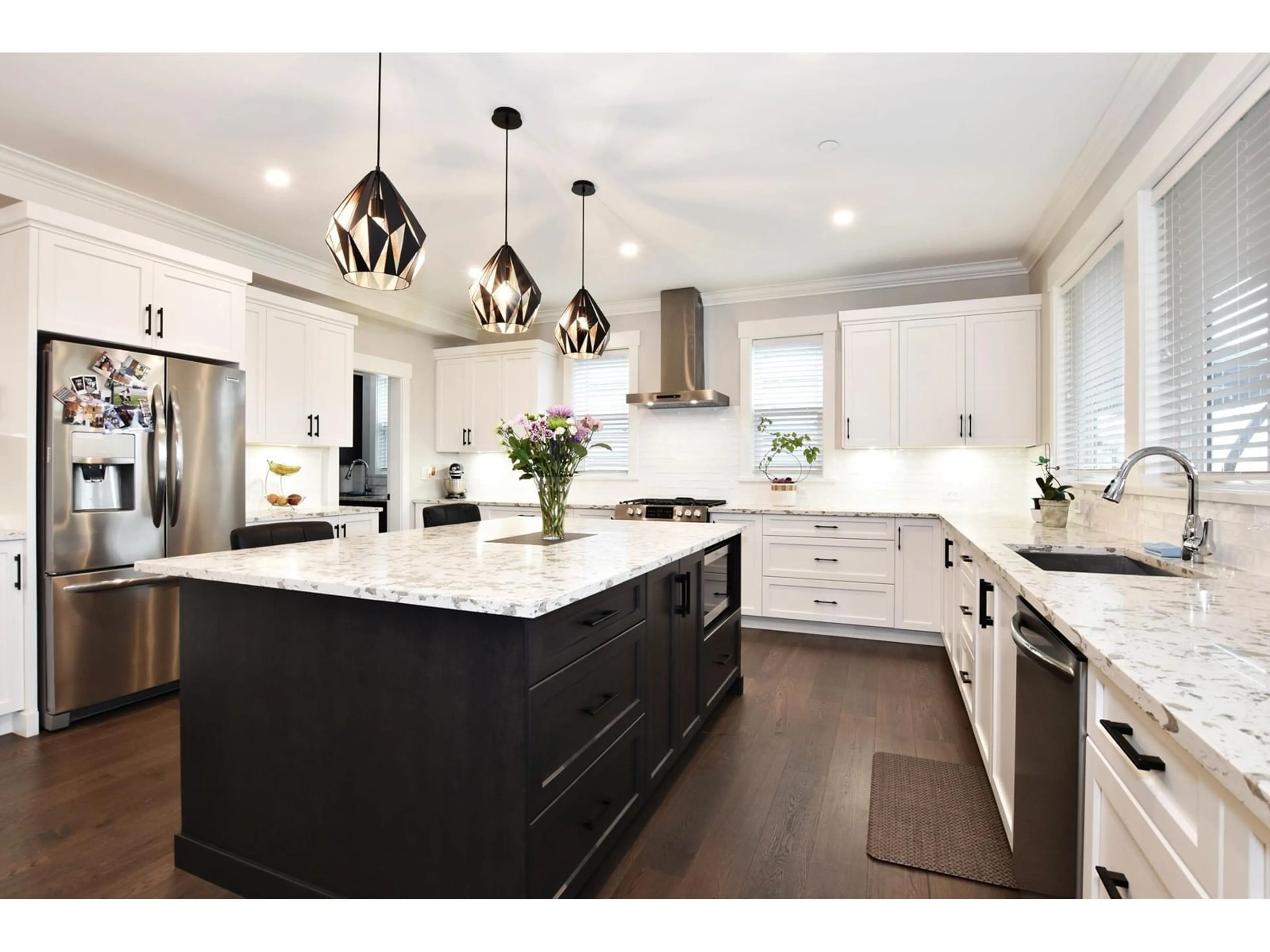 Contemporary kitchen, wood/laminate floor for 35262 EWERT, Mission British Columbia V2V6S6