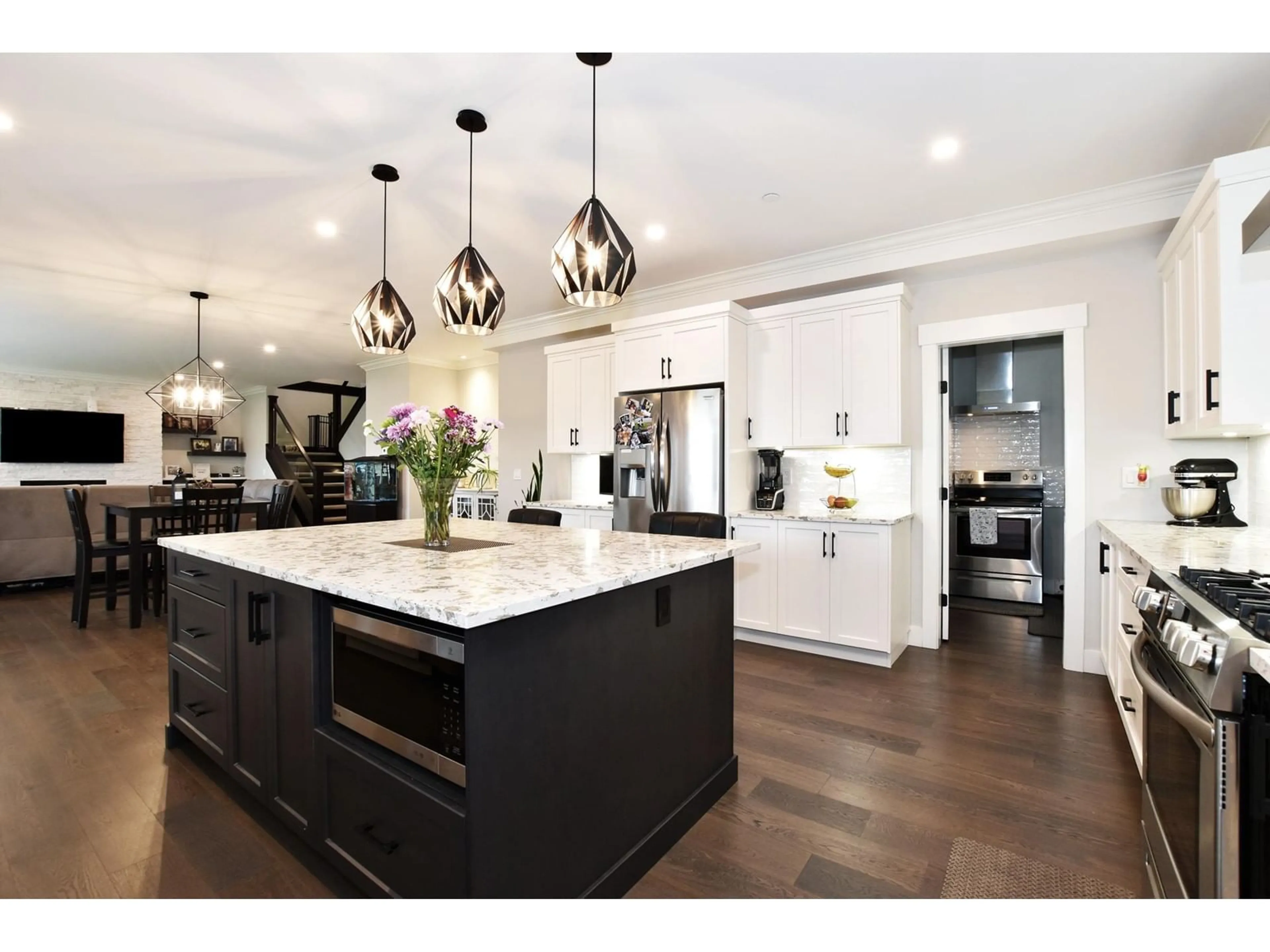 Open concept kitchen, unknown for 35262 EWERT, Mission British Columbia V2V6S6