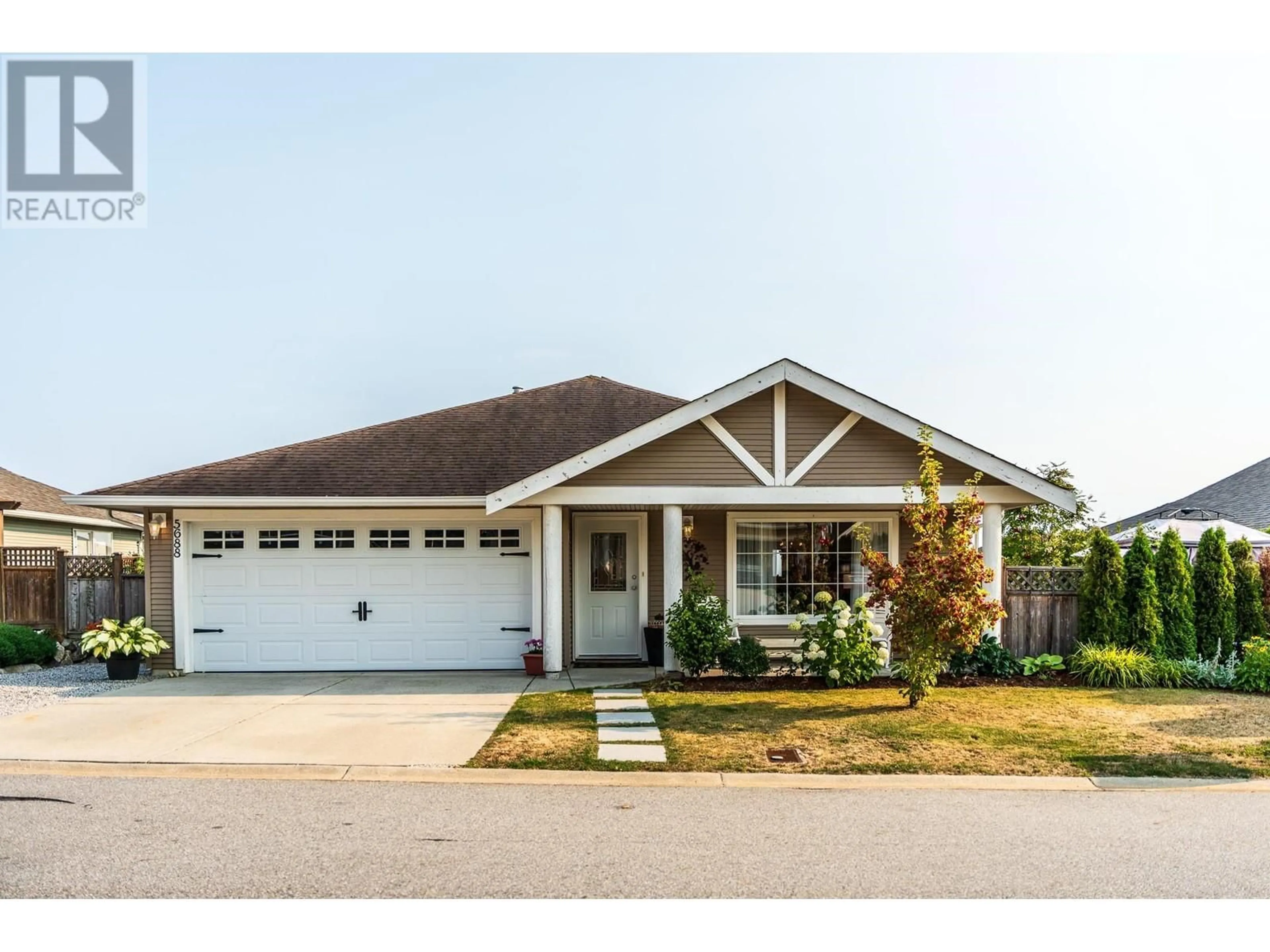 Home with vinyl exterior material, street for 5688 LOUISE WAY, Sechelt British Columbia V7Z0N5