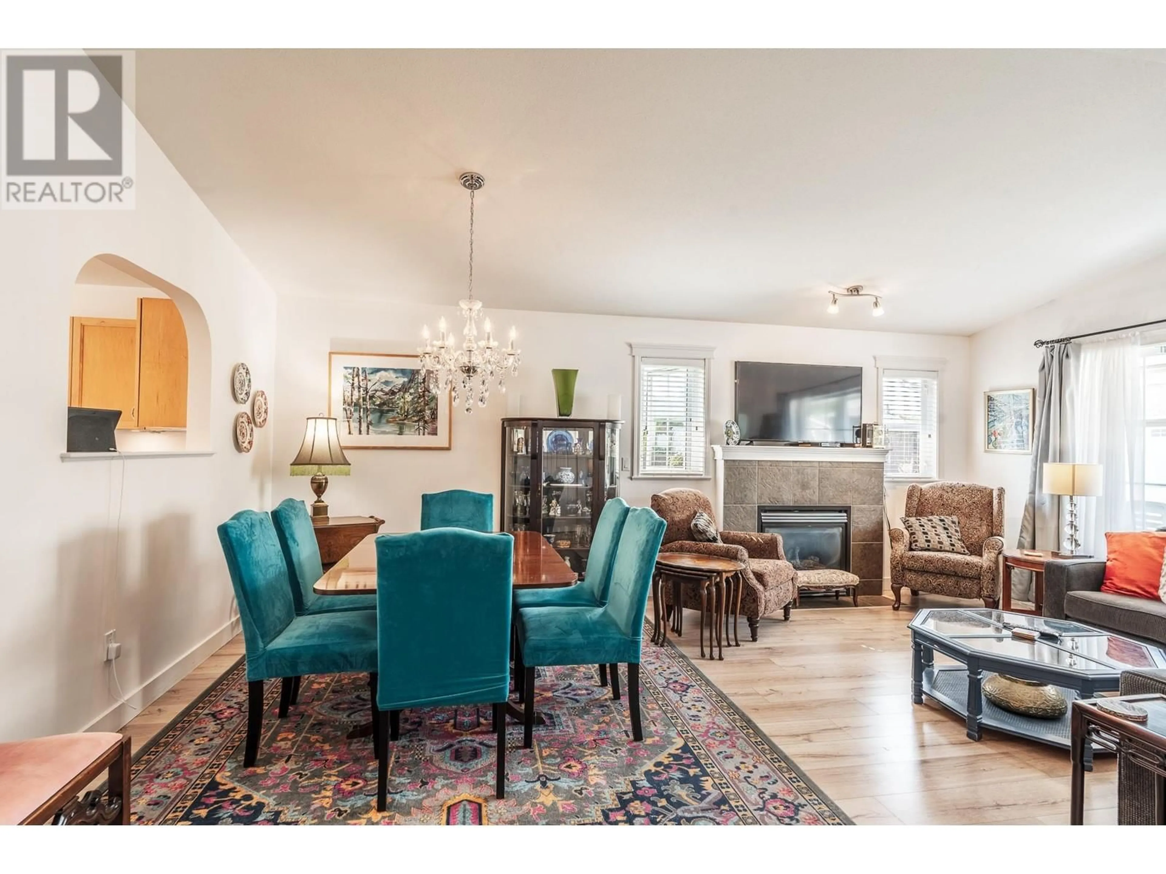 Dining room, wood/laminate floor for 5688 LOUISE WAY, Sechelt British Columbia V7Z0N5