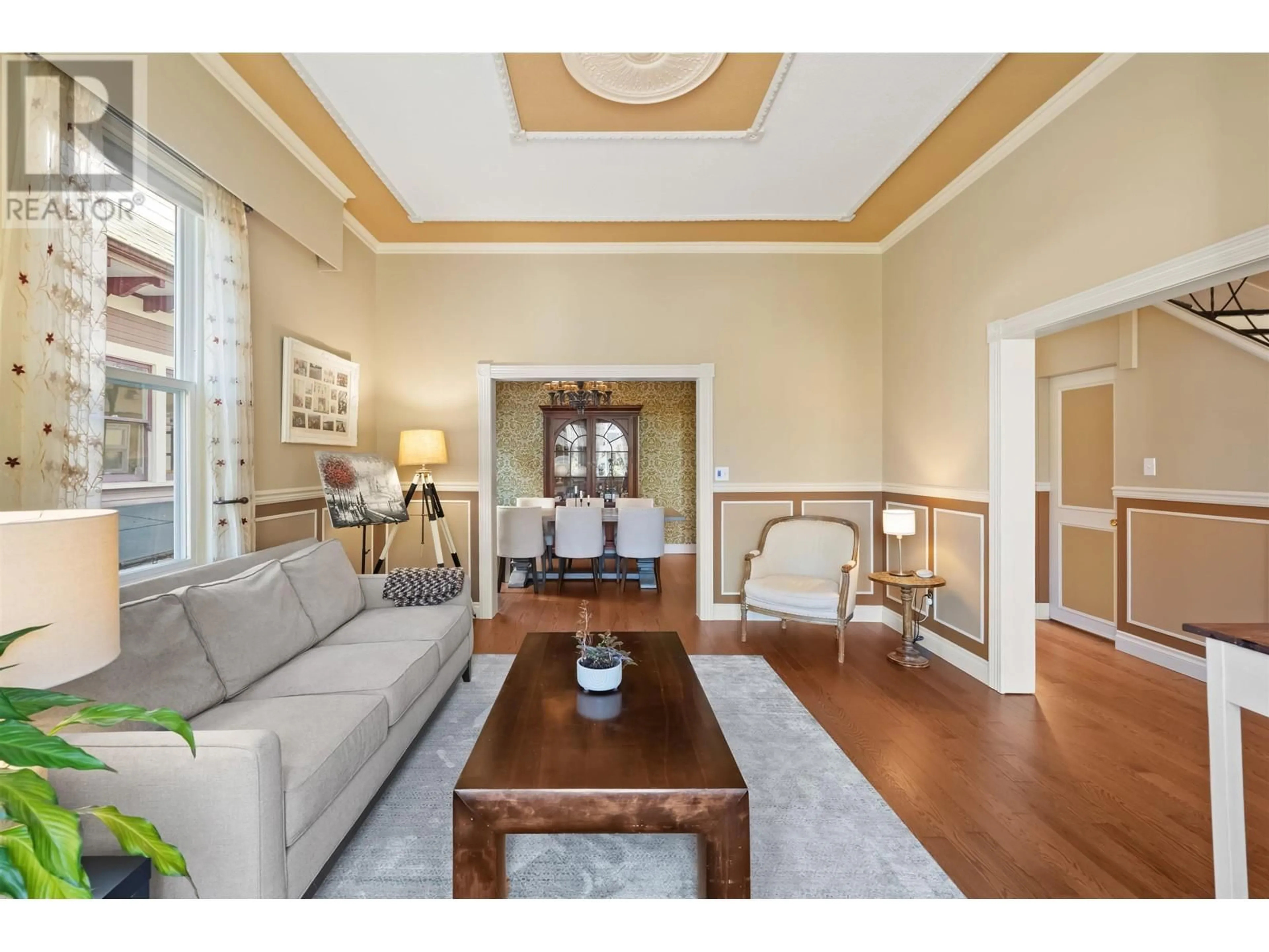 Living room with furniture, wood/laminate floor for 327 PINE STREET, New Westminster British Columbia V3L2T1