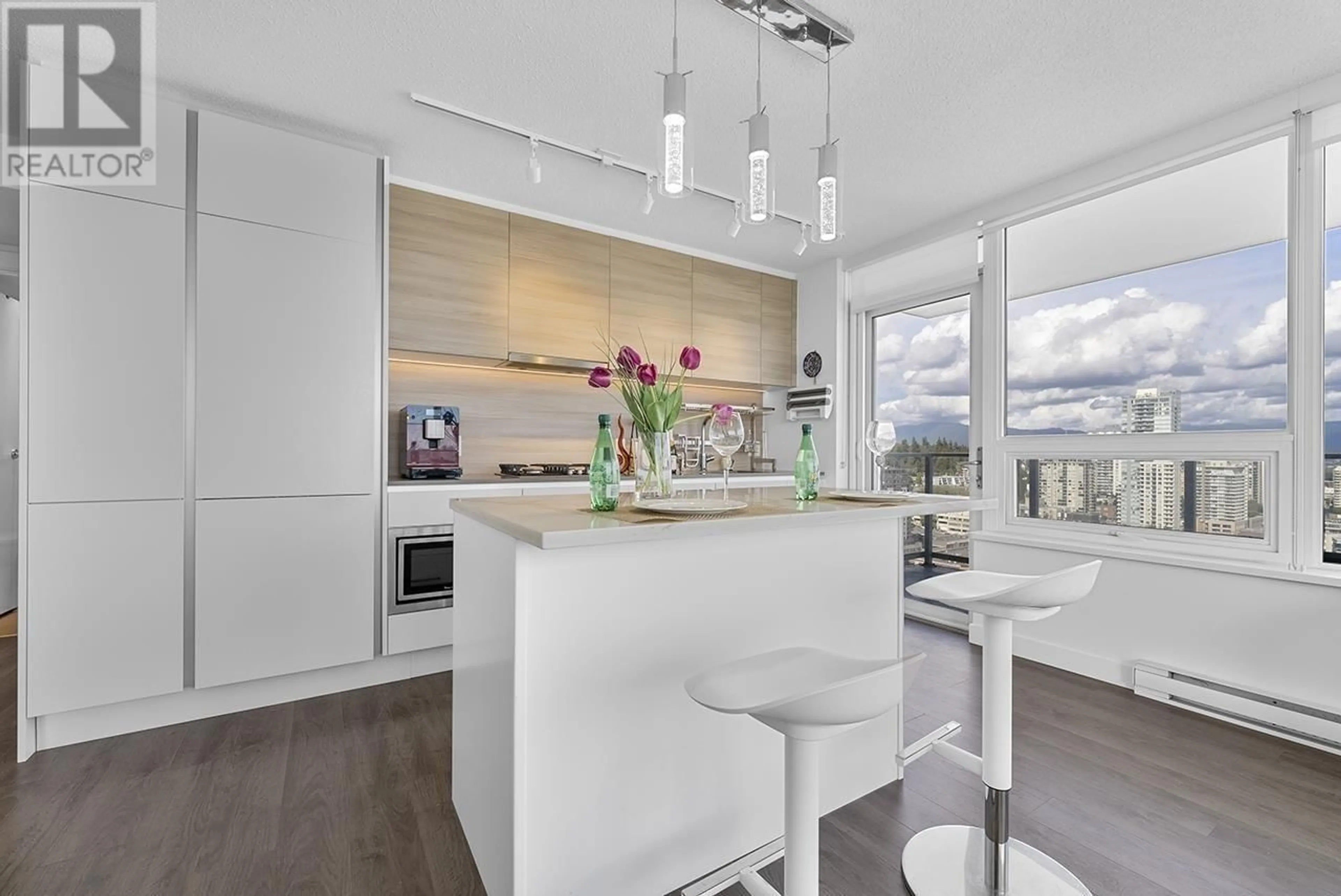 Contemporary kitchen, unknown for 2802 - 908 QUAYSIDE DRIVE, New Westminster British Columbia V3M0L4
