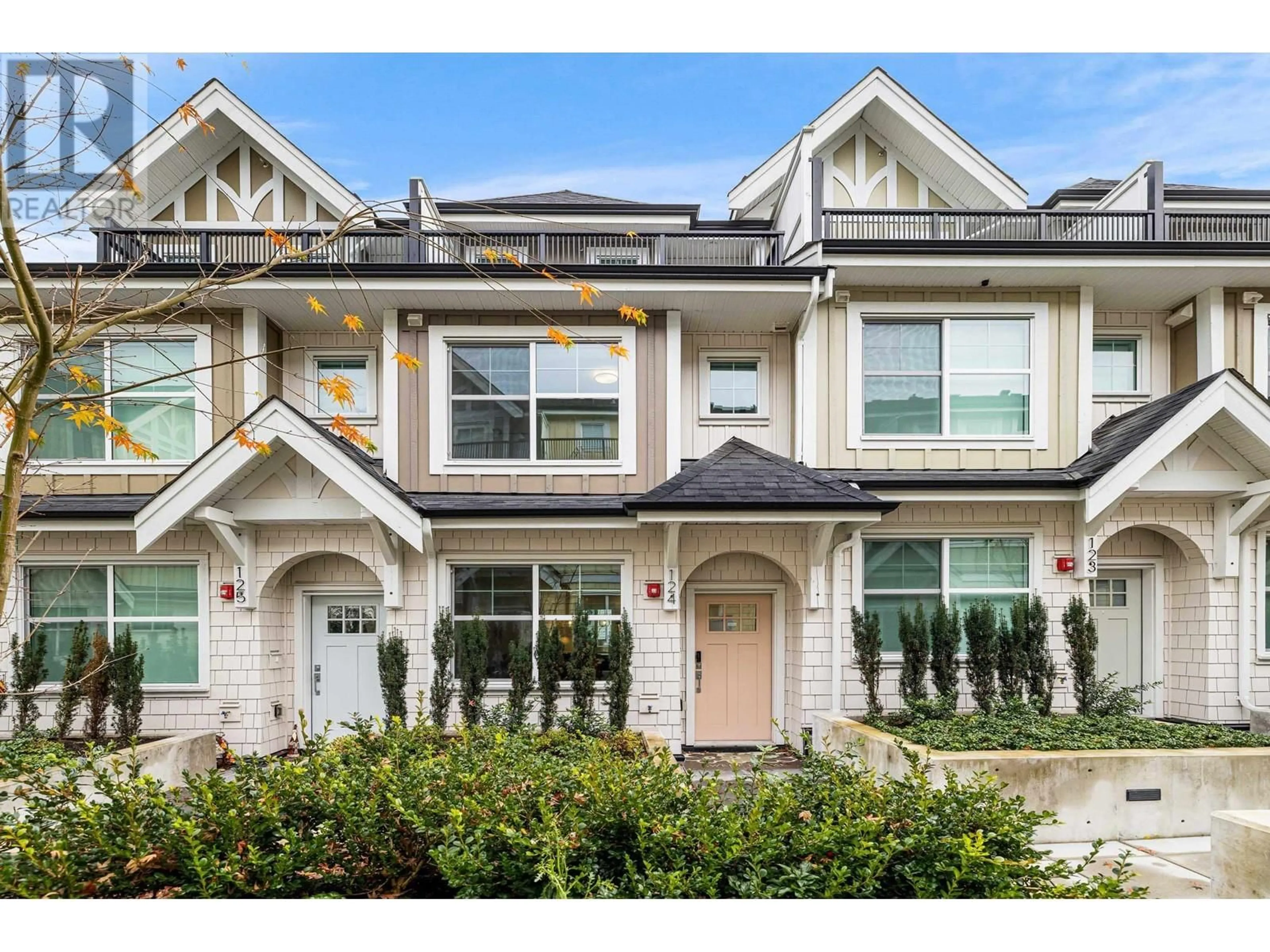 Home with vinyl exterior material, street for 124 - 707 ROBINSON STREET, Coquitlam British Columbia V3J0M9