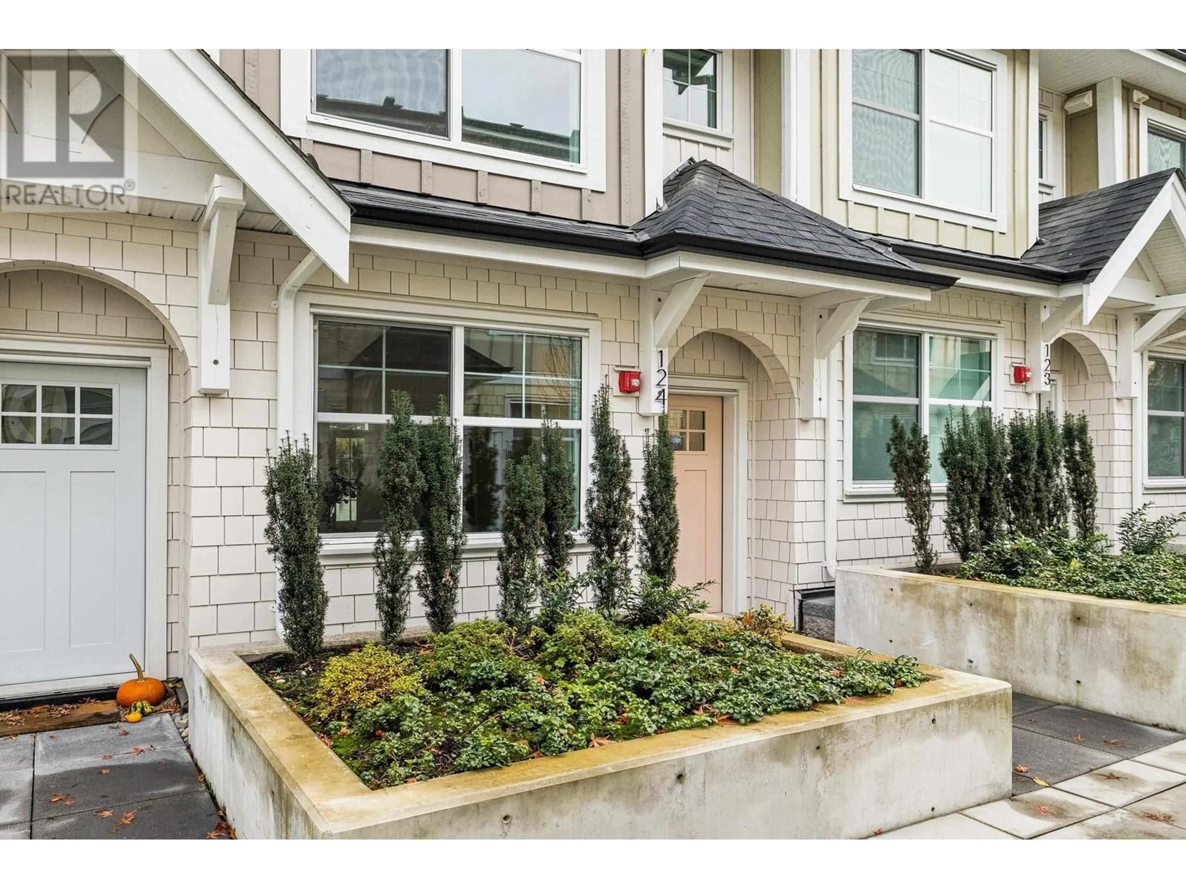 Indoor entryway for 124 - 707 ROBINSON STREET, Coquitlam British Columbia V3J0M9