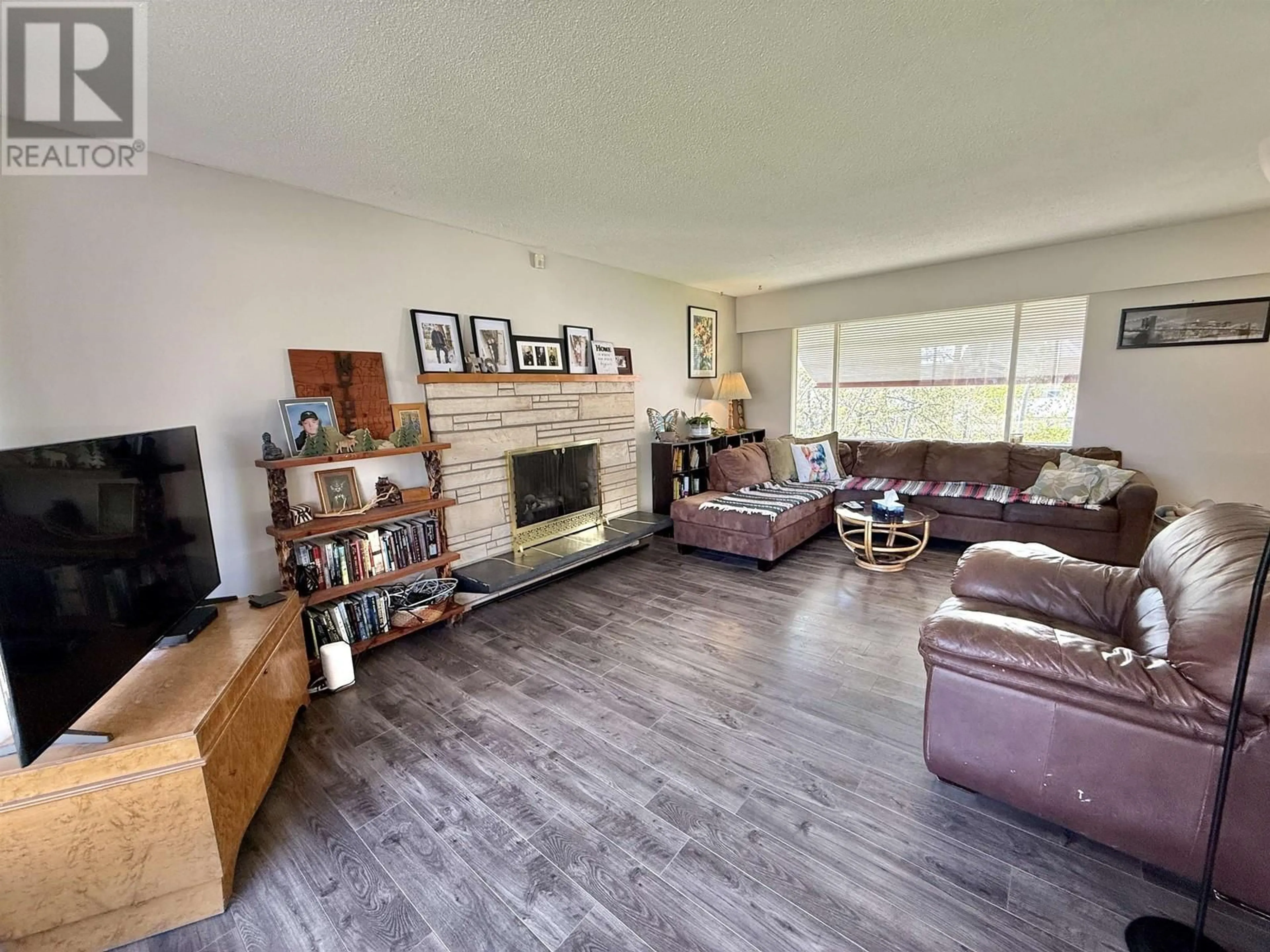 Living room with furniture, unknown for 677 MCLEAN STREET, Quesnel British Columbia V2J2P7