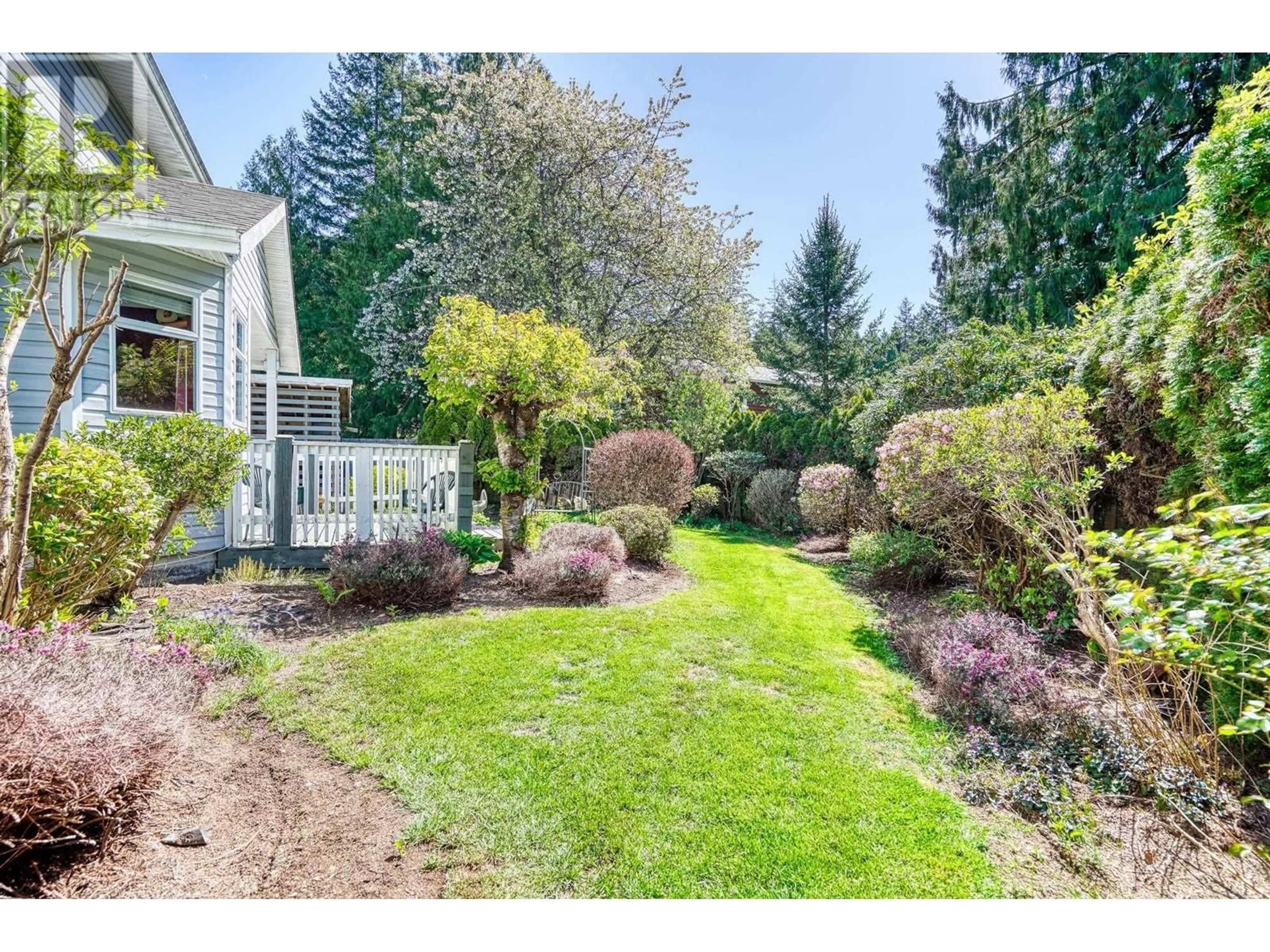 A pic from outside/outdoor area/front of a property/back of a property/a pic from drone, unknown for 1002 POMONA WAY, Squamish British Columbia V8E0A2