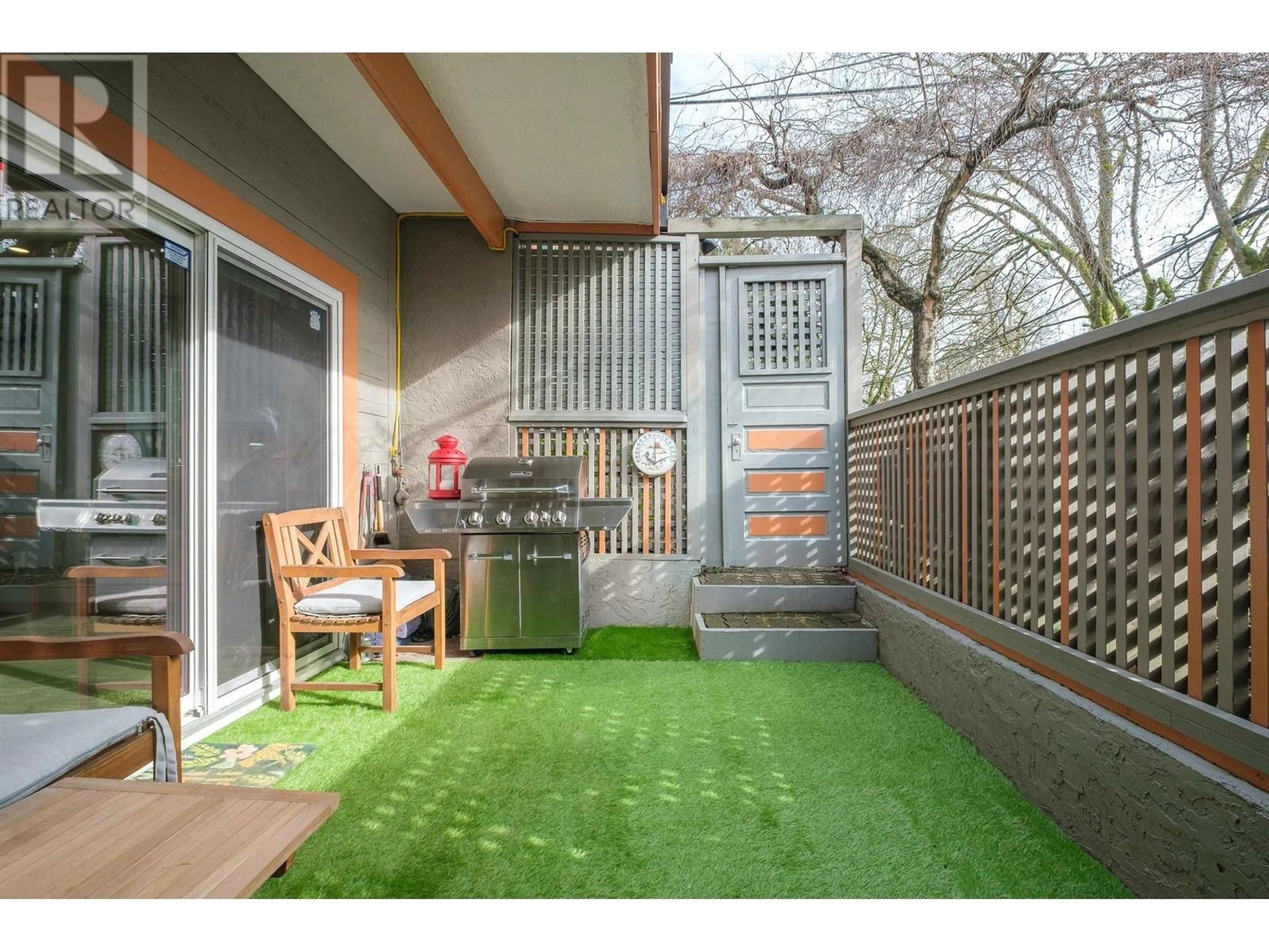 Patio, street for 2433 6TH AVENUE, Vancouver British Columbia V6K1W2