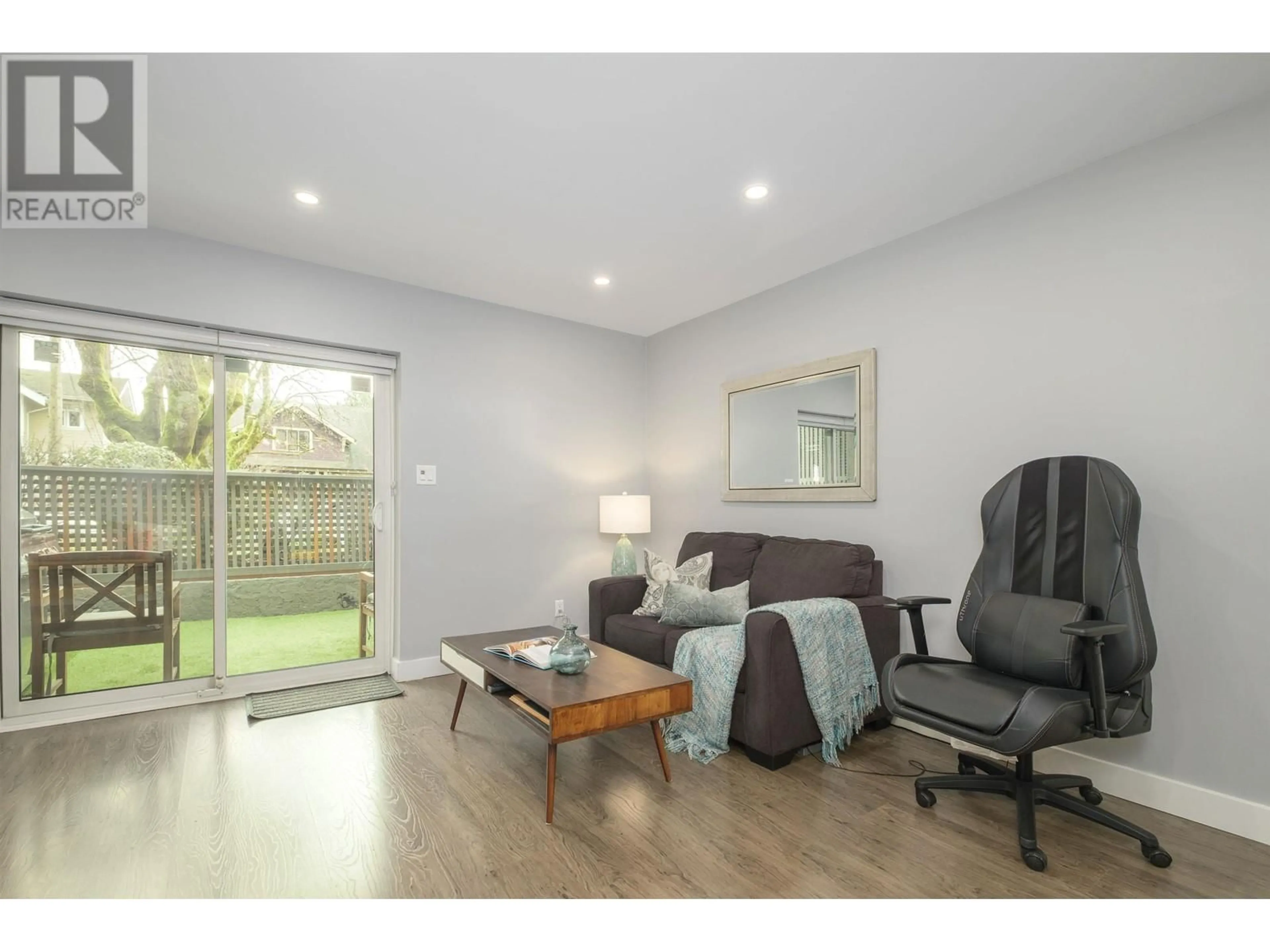 Living room with furniture, wood/laminate floor for 2433 6TH AVENUE, Vancouver British Columbia V6K1W2