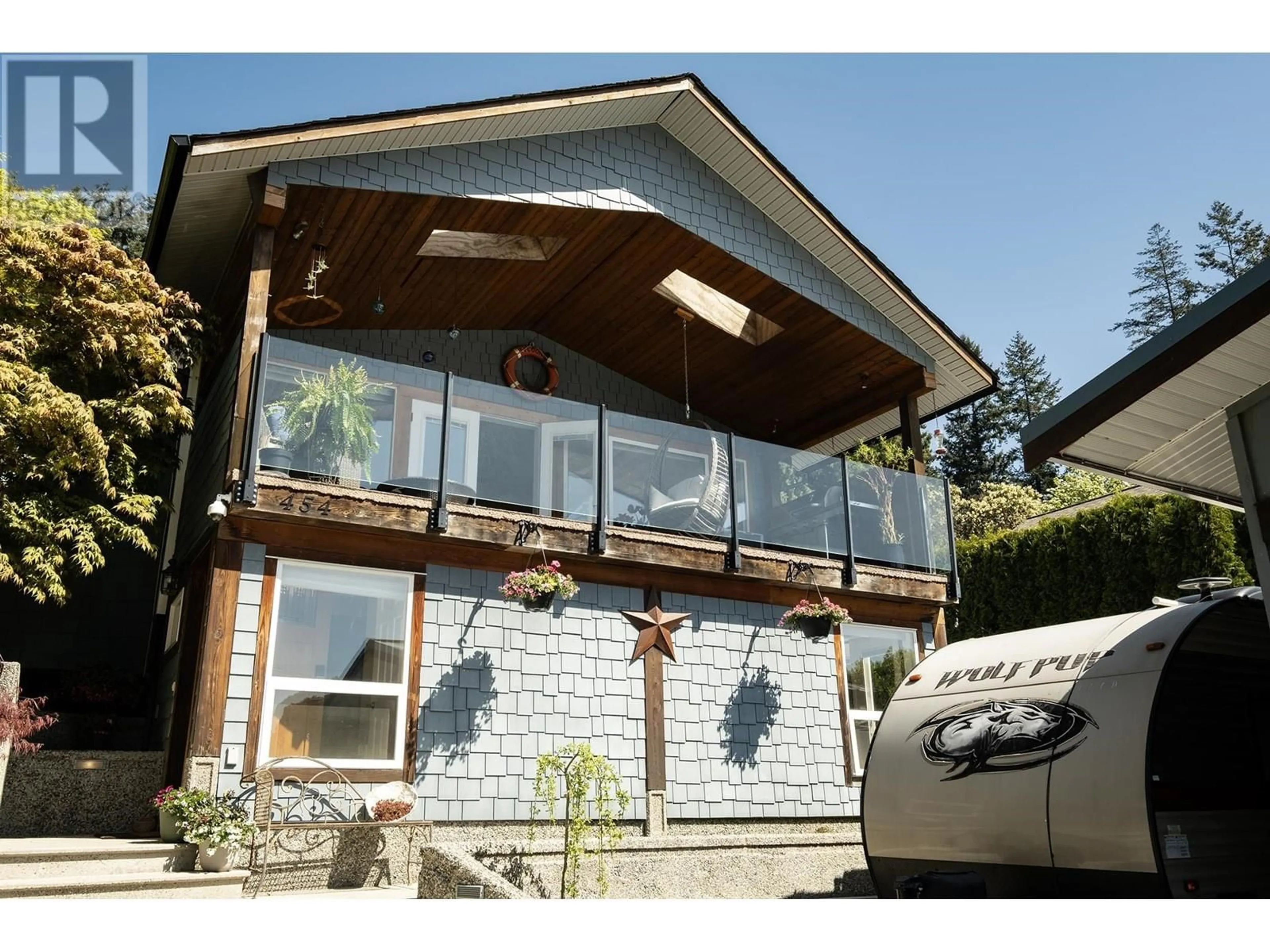 Home with vinyl exterior material, unknown for 454 CENTRAL AVENUE, Gibsons British Columbia V0N1V1