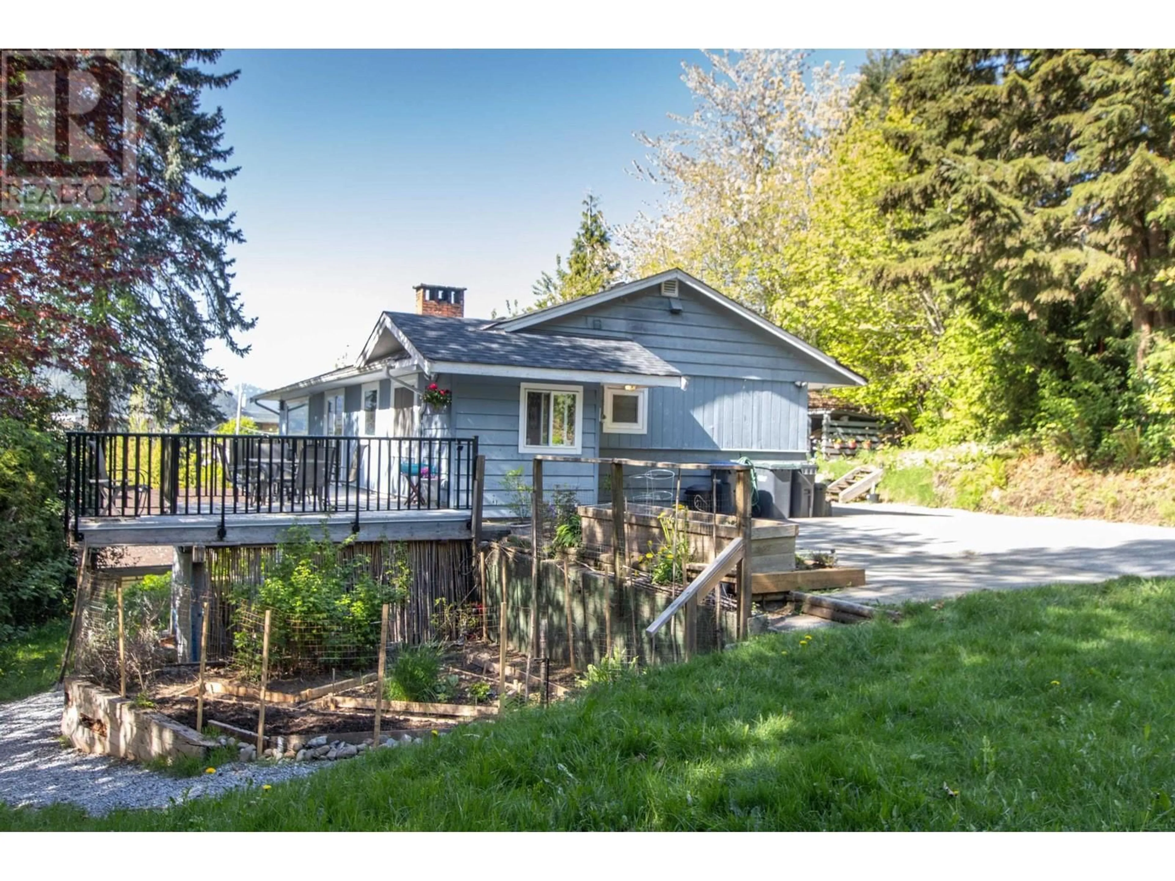 A pic from outside/outdoor area/front of a property/back of a property/a pic from drone, unknown for 38063 CLARKE DRIVE, Squamish British Columbia V0N3G0