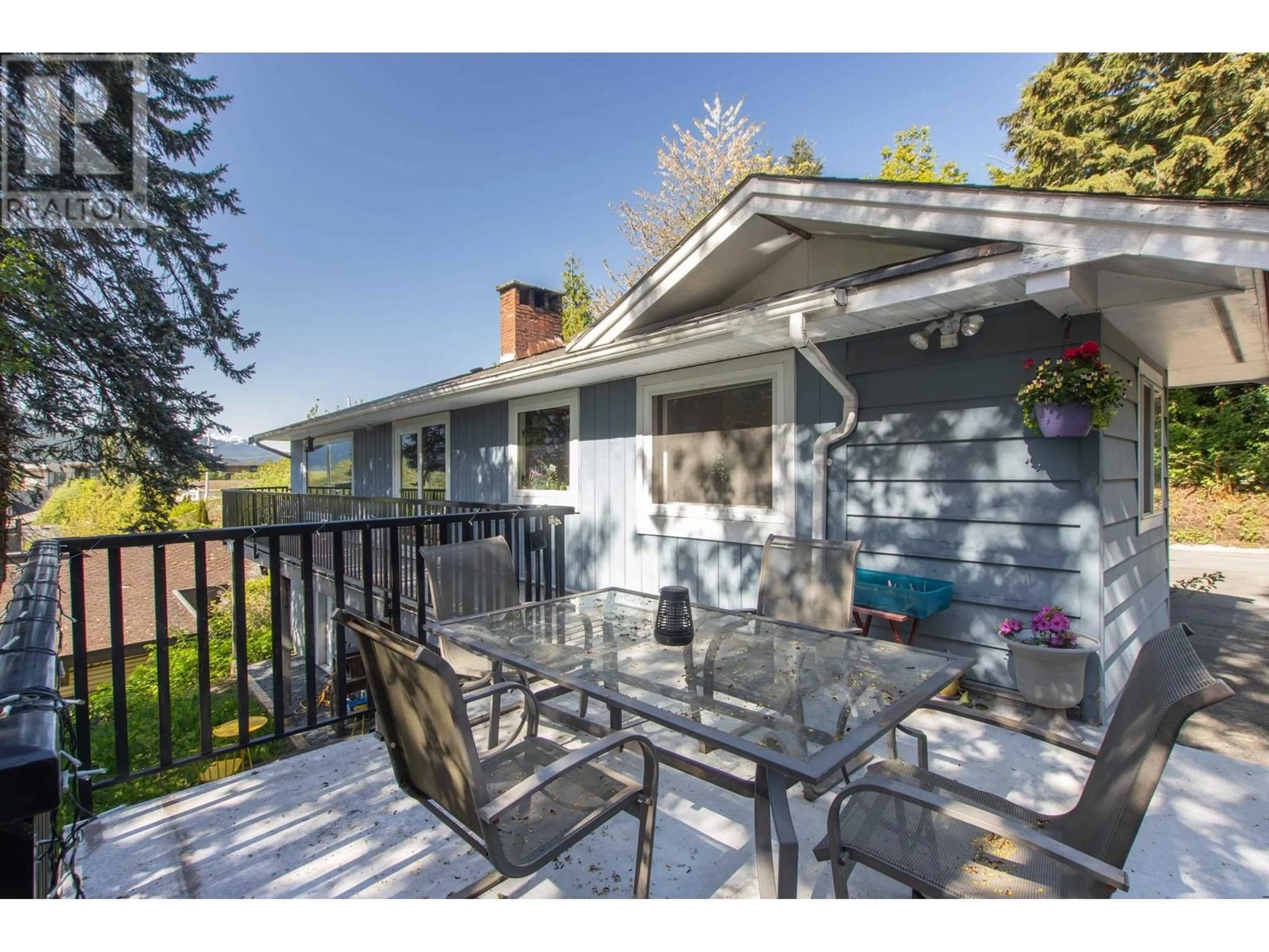 Patio, street for 38063 CLARKE DRIVE, Squamish British Columbia V0N3G0