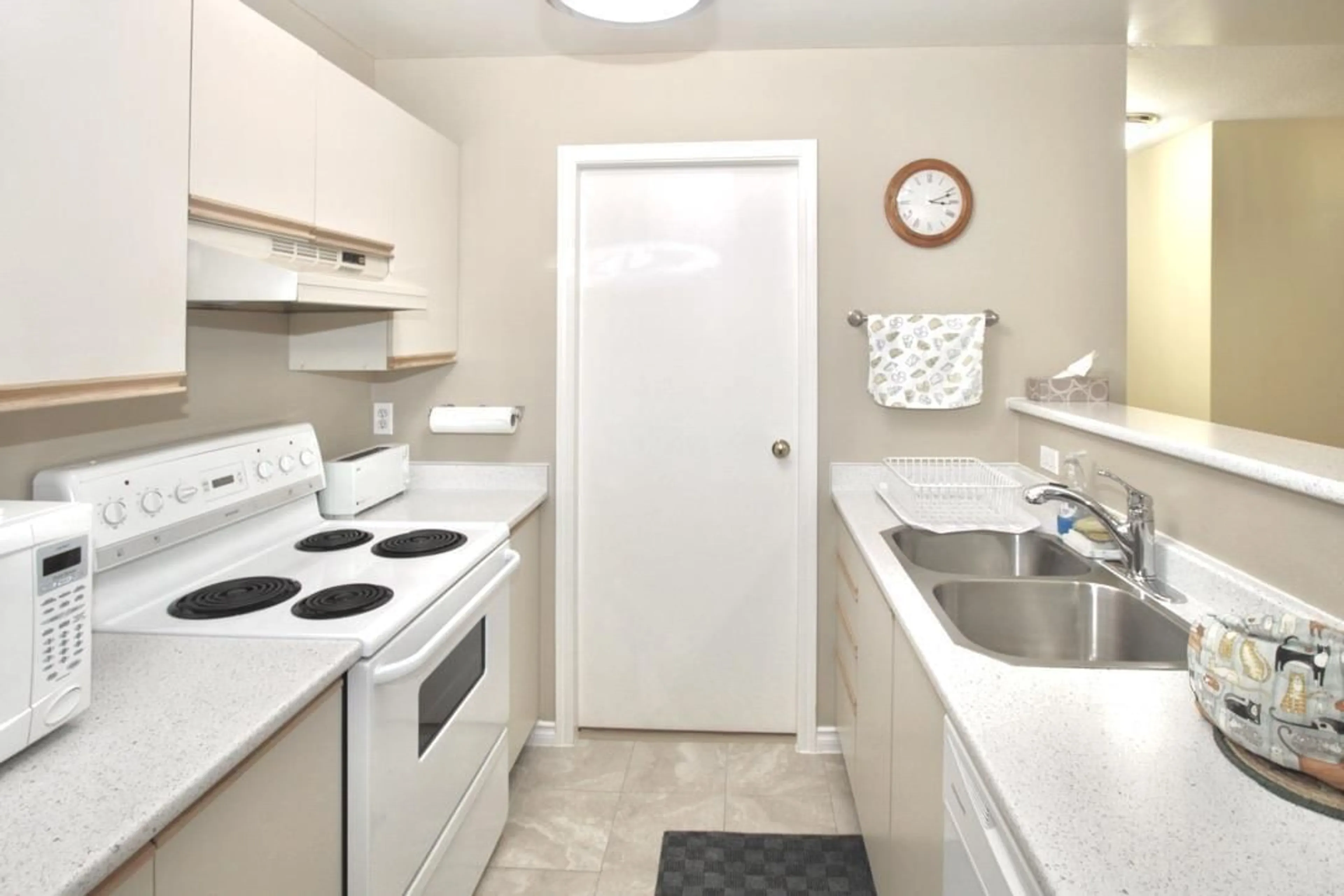 Standard kitchen, unknown for 802 - 1750 MCKENZIE, Abbotsford British Columbia V2S3Z3
