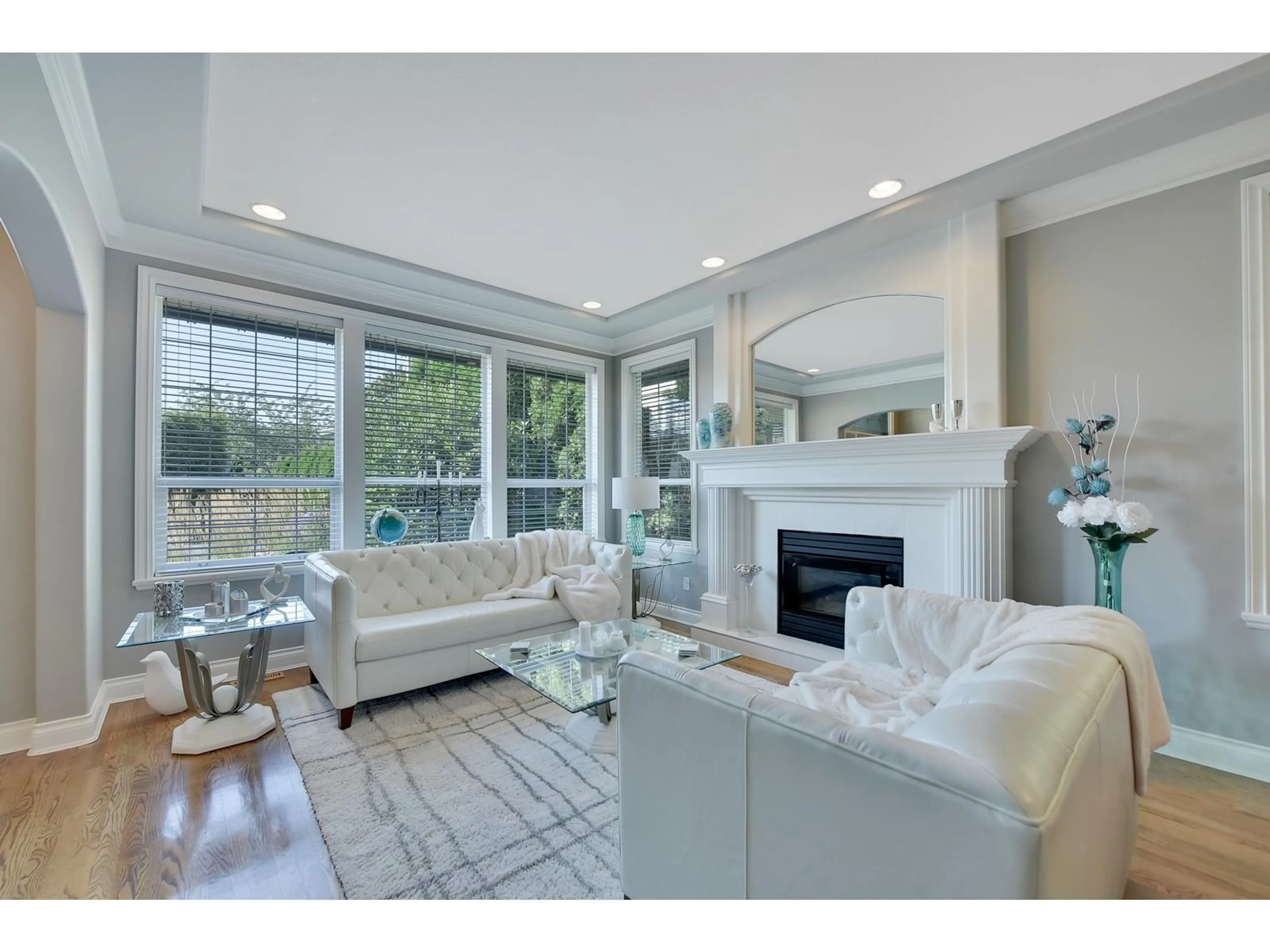Living room with furniture, ceramic/tile floor for 2316 140A, Surrey British Columbia V4A9V3