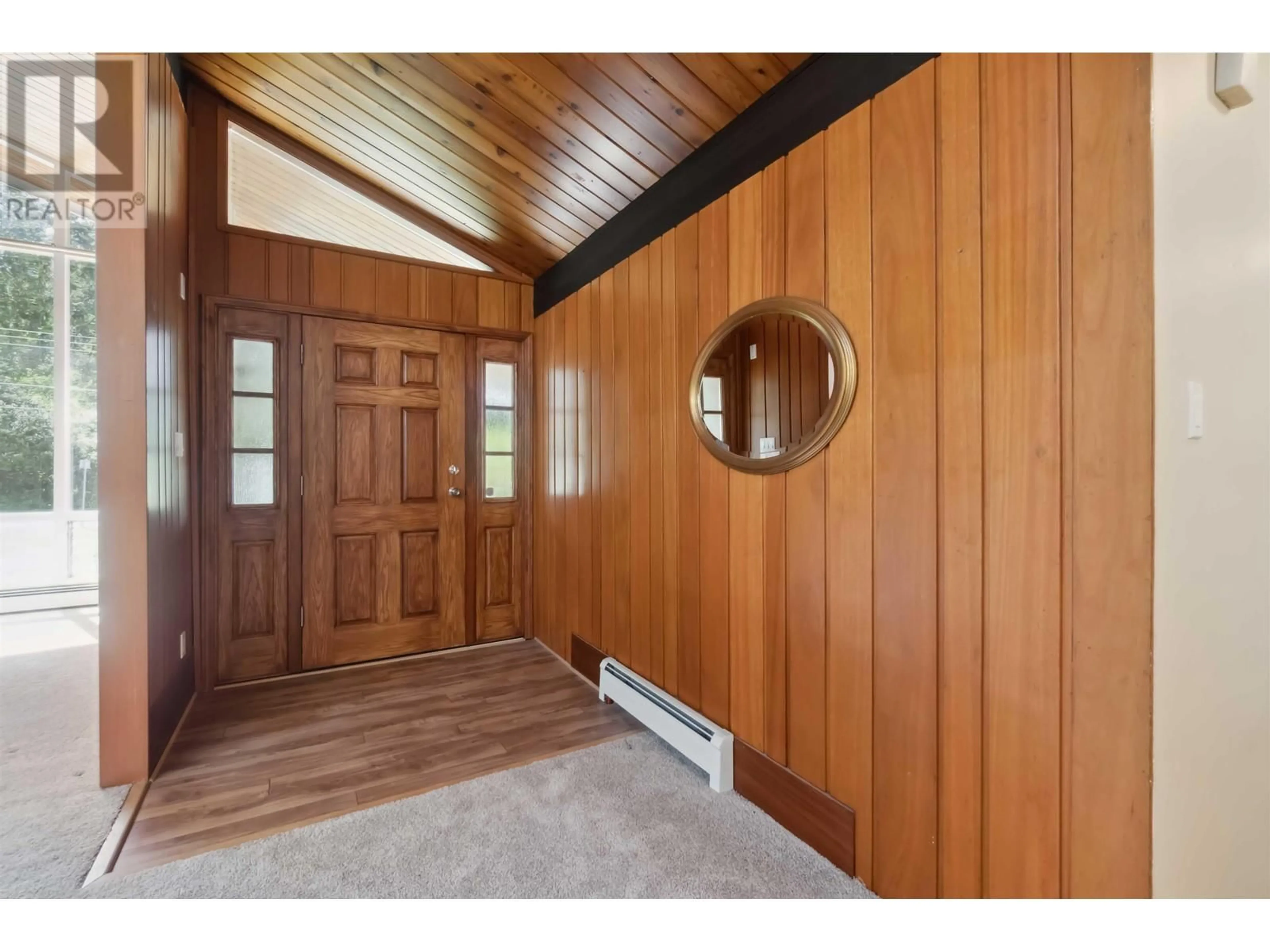 Indoor entryway for 805 FOSTER AVENUE, Coquitlam British Columbia V3J2L8