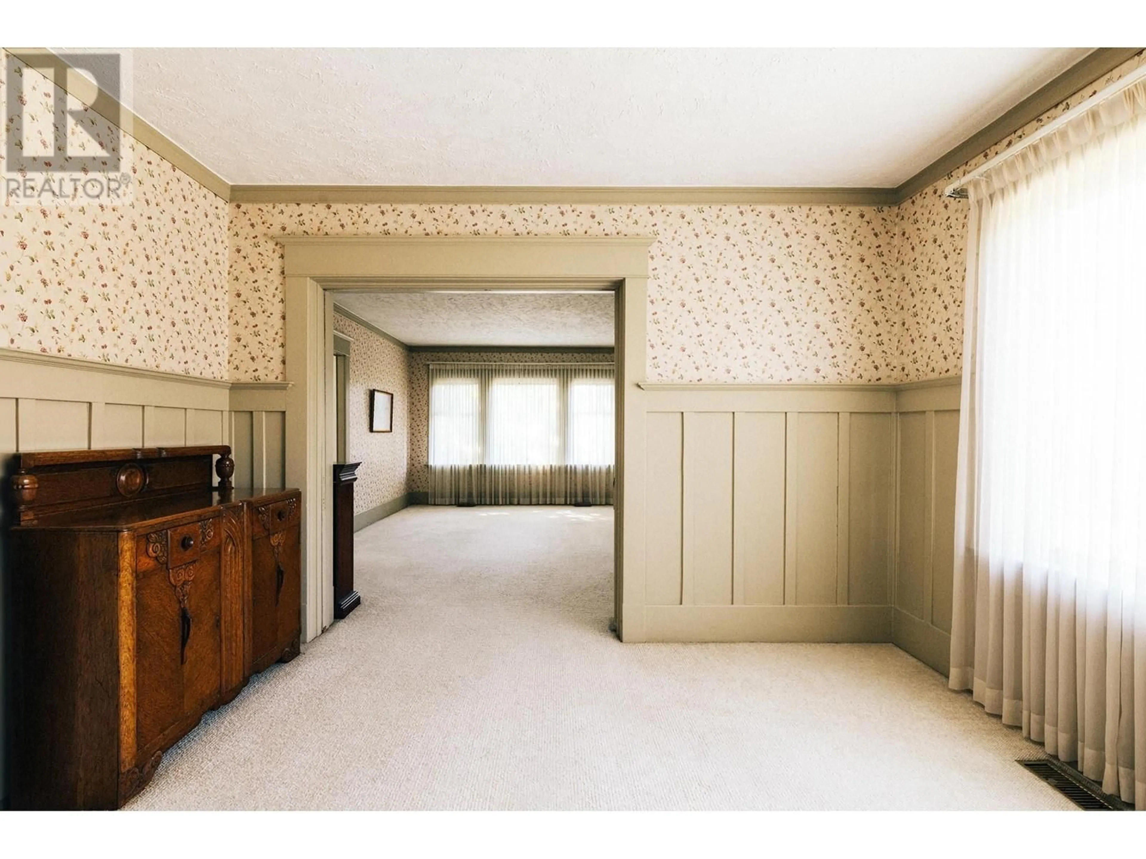 Unknown for 5406 PRINCE EDWARD STREET, Vancouver British Columbia V5W2X7