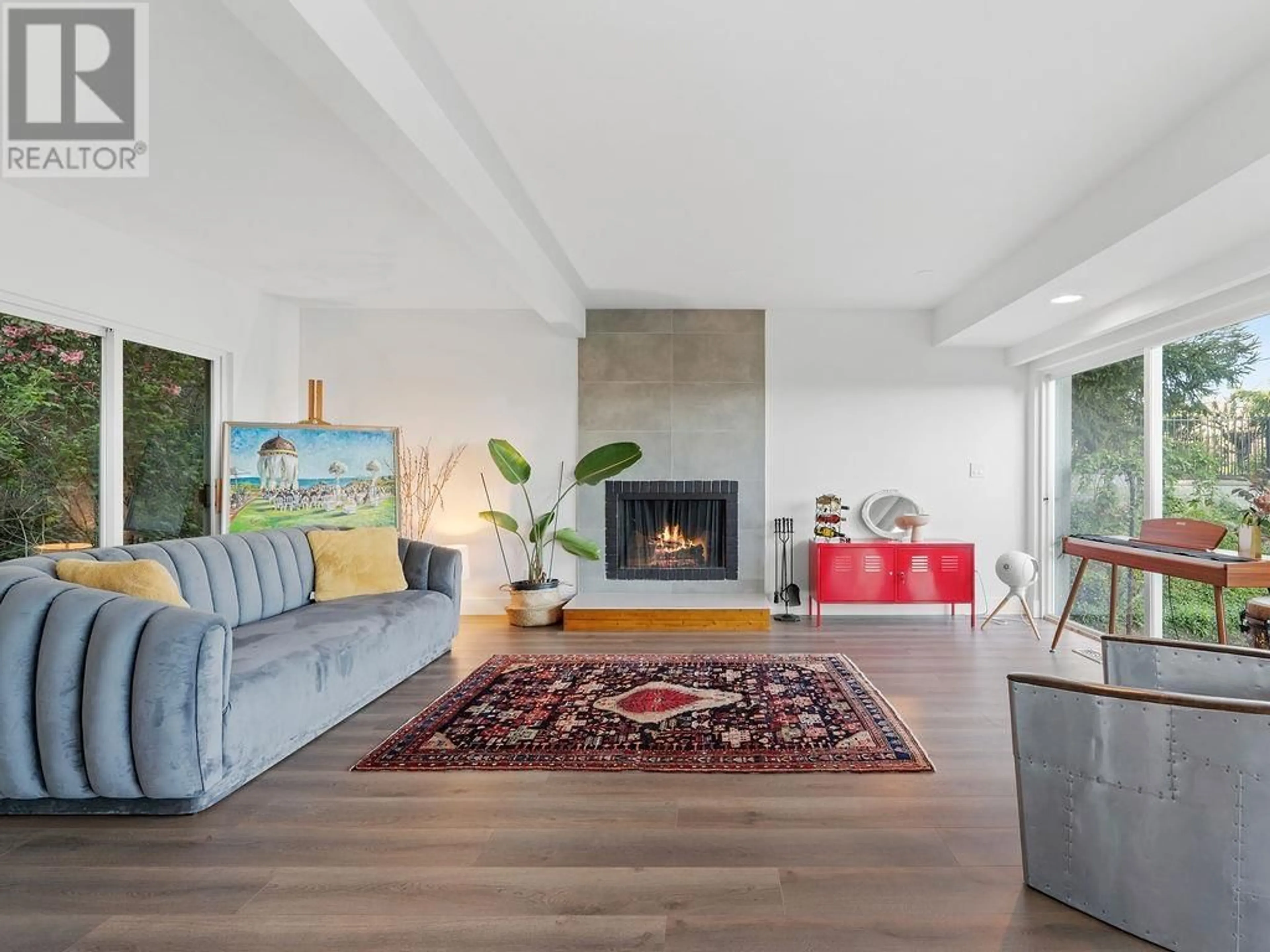 Living room with furniture, unknown for 1040 CRESTLINE ROAD, West Vancouver British Columbia V7S2E2