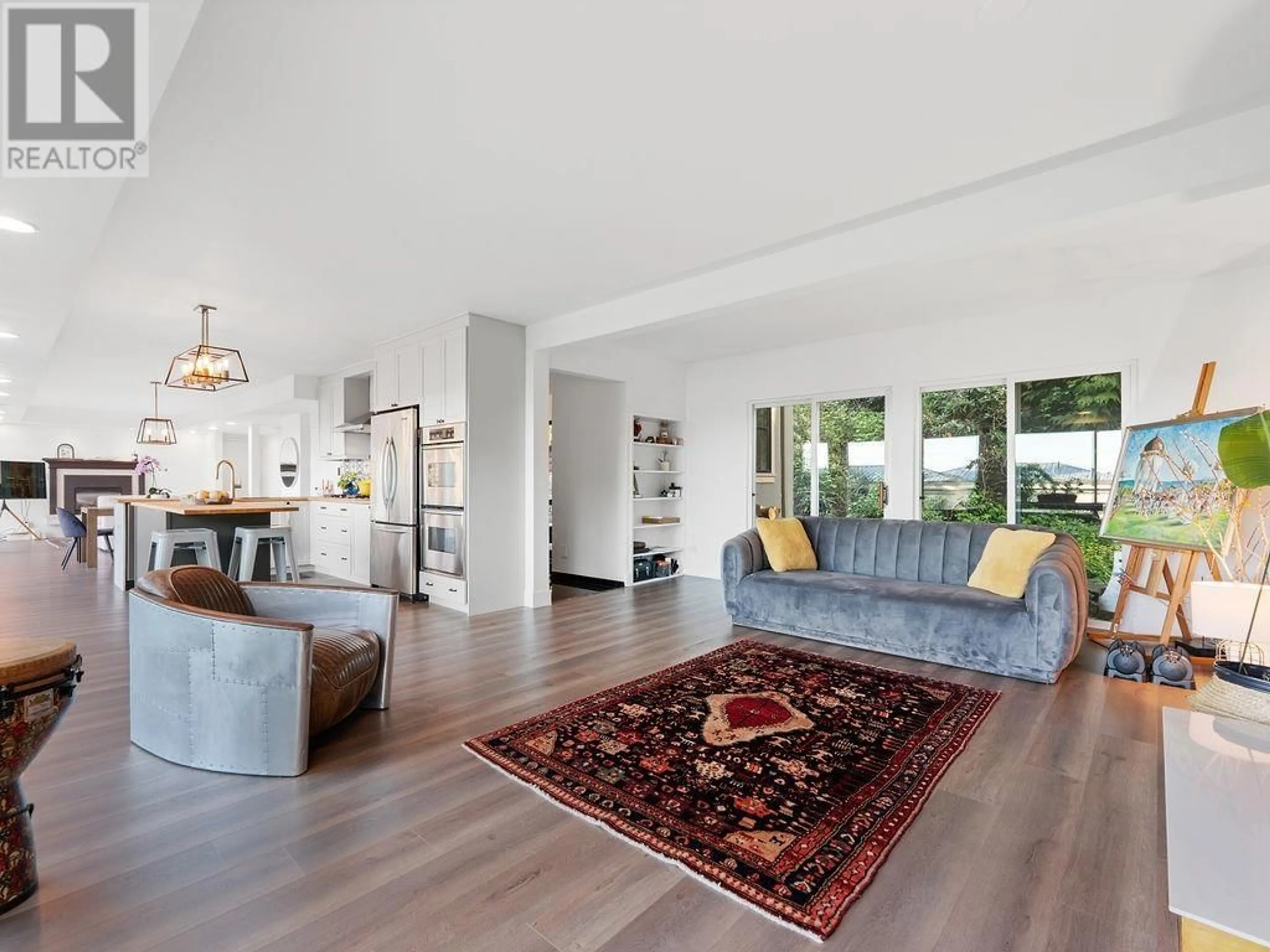 Living room with furniture, unknown for 1040 CRESTLINE ROAD, West Vancouver British Columbia V7S2E2