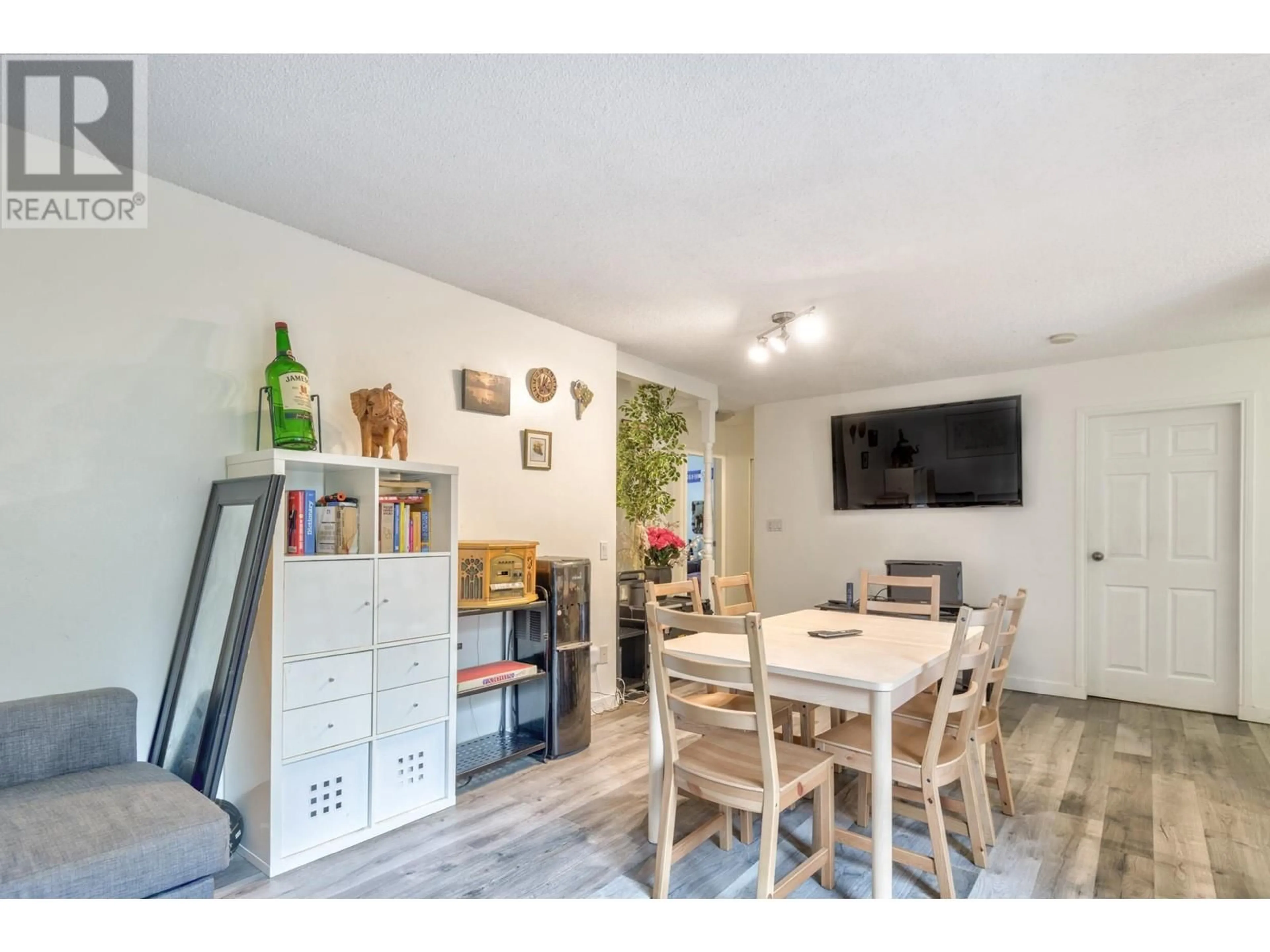 A pic of a room for 201 - 9143 SATURNA DRIVE, Burnaby British Columbia V3J7K1