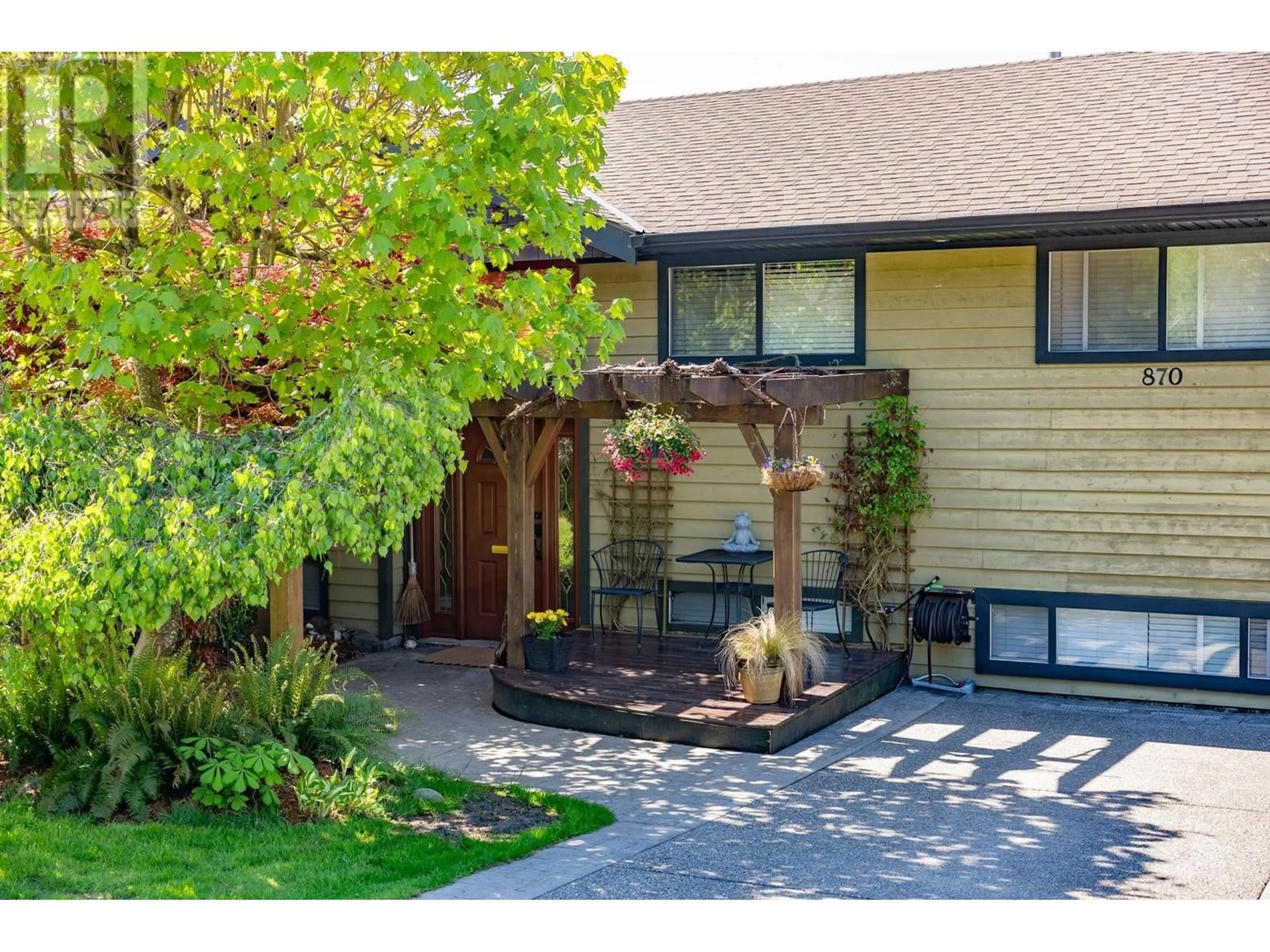 Indoor entryway for 870 SEYMOUR DRIVE, Coquitlam British Columbia V3J6V7