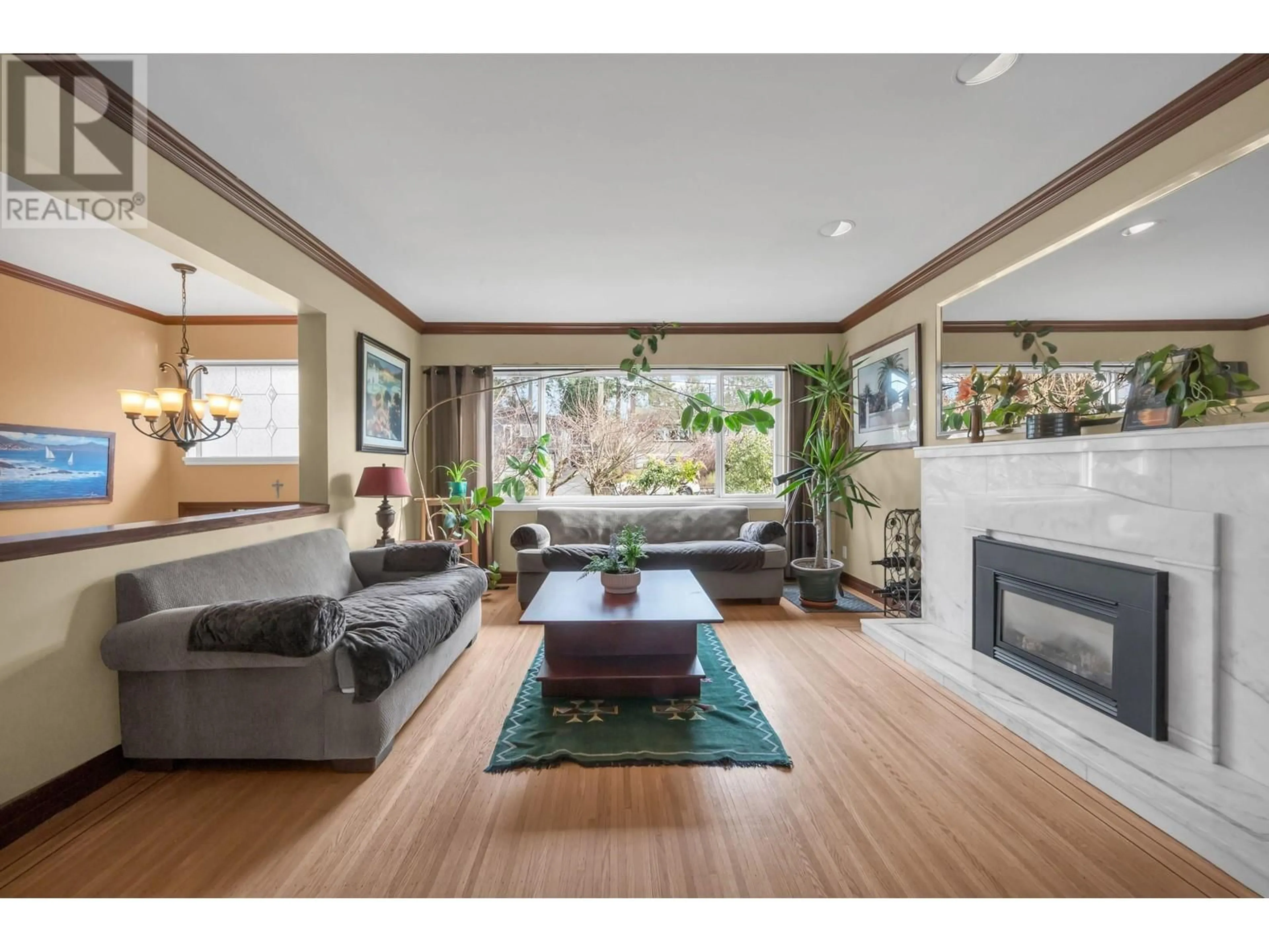 Living room with furniture, wood/laminate floor for 870 SEYMOUR DRIVE, Coquitlam British Columbia V3J6V7