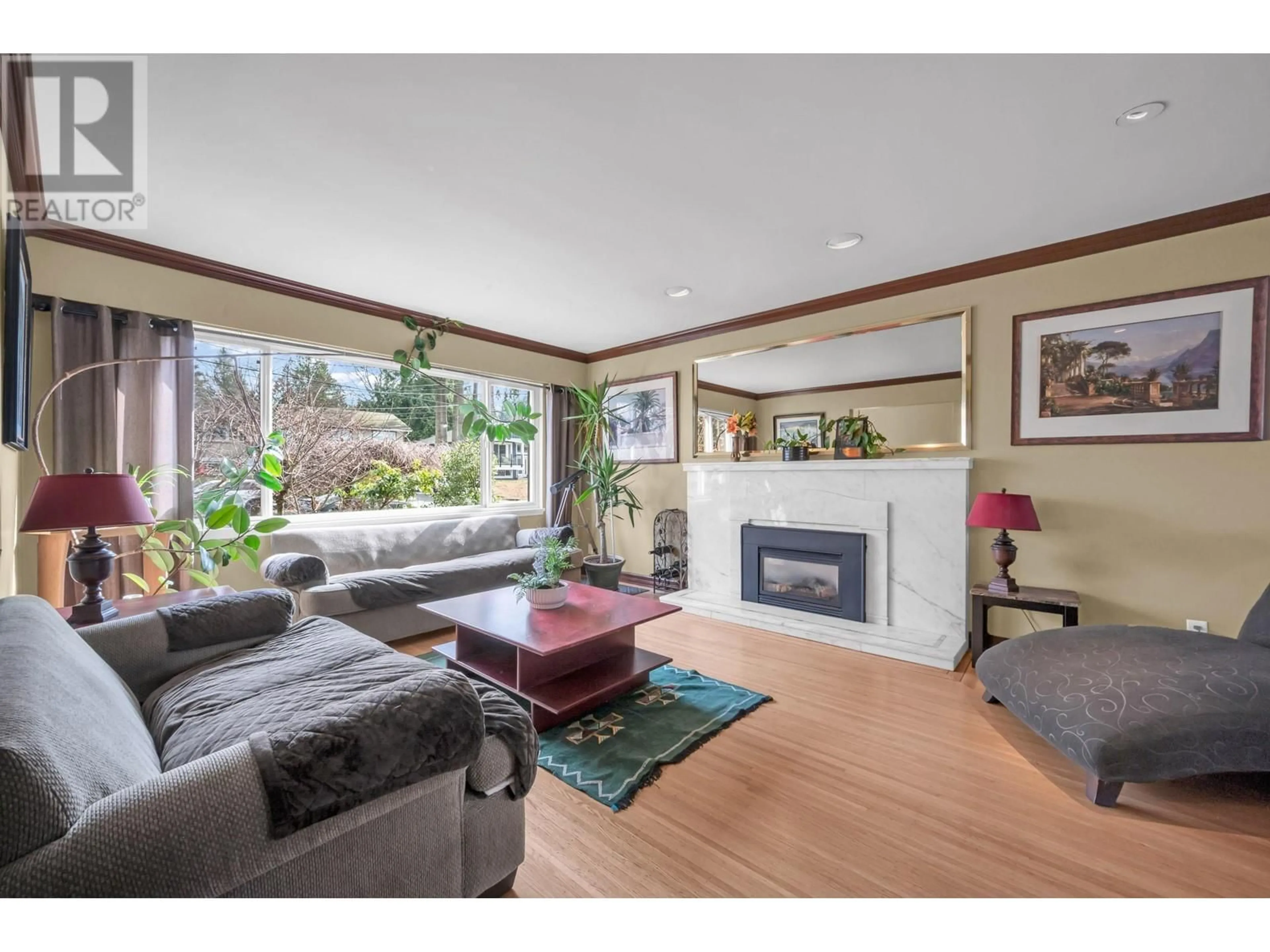 Living room with furniture, wood/laminate floor for 870 SEYMOUR DRIVE, Coquitlam British Columbia V3J6V7