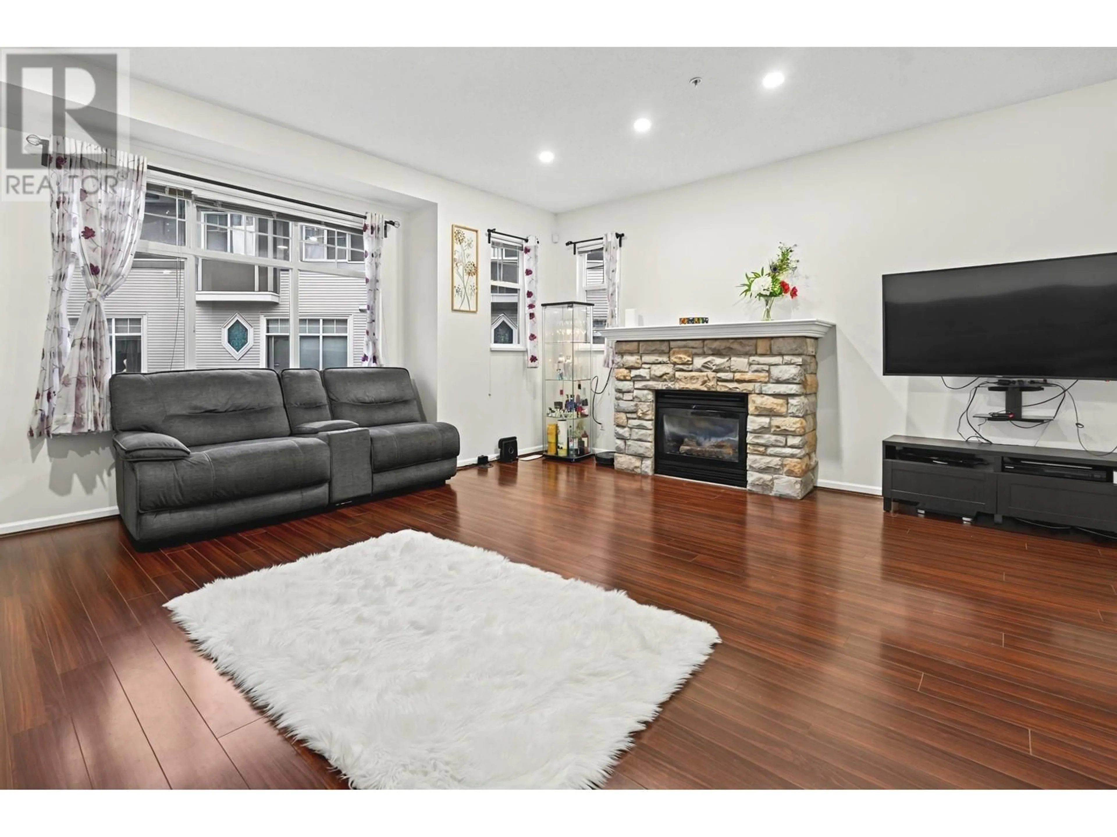 Living room with furniture, wood/laminate floor for 57 - 1010 EWEN AVENUE, New Westminster British Columbia V3M5C9