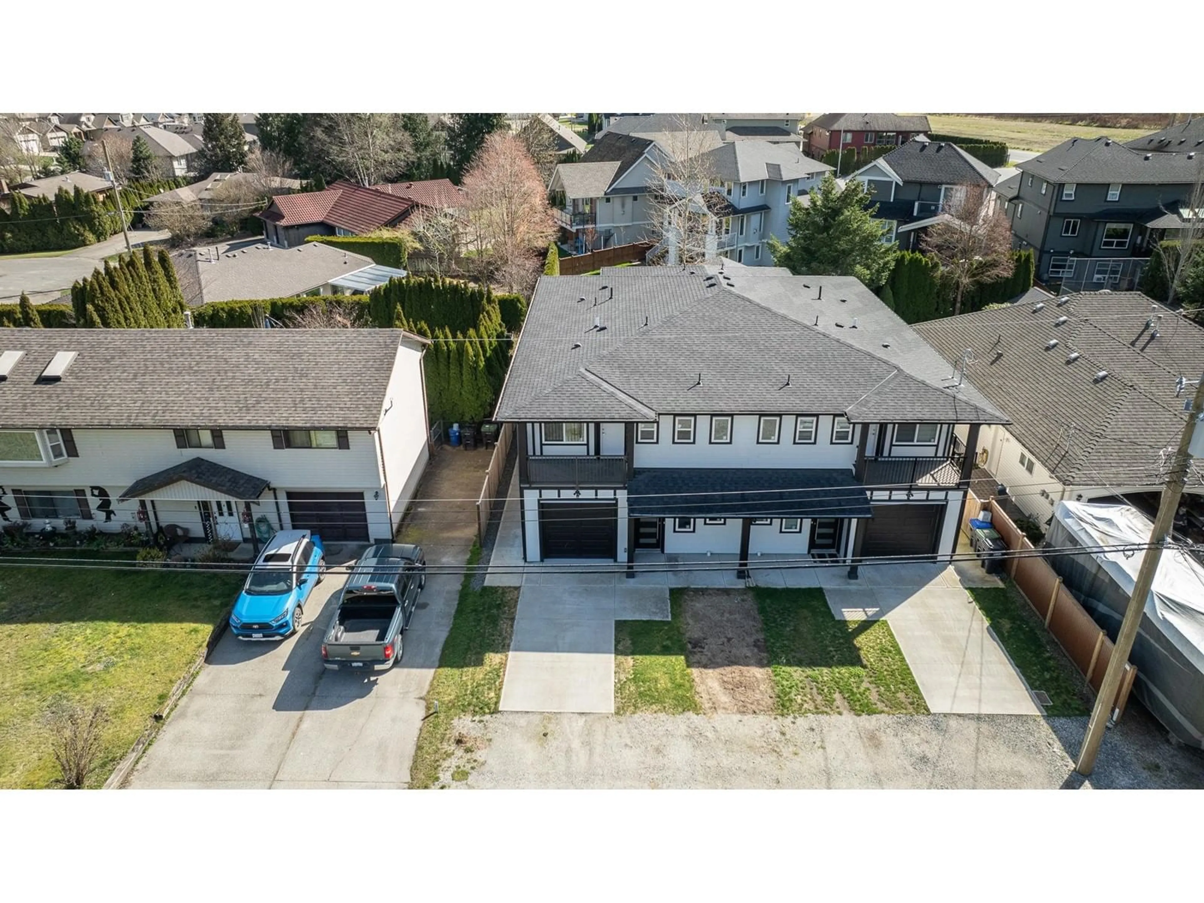 A pic from outside/outdoor area/front of a property/back of a property/a pic from drone, street for 1 - 21088 LAKEVIEW CRESCENT, Hope British Columbia V0X1L1