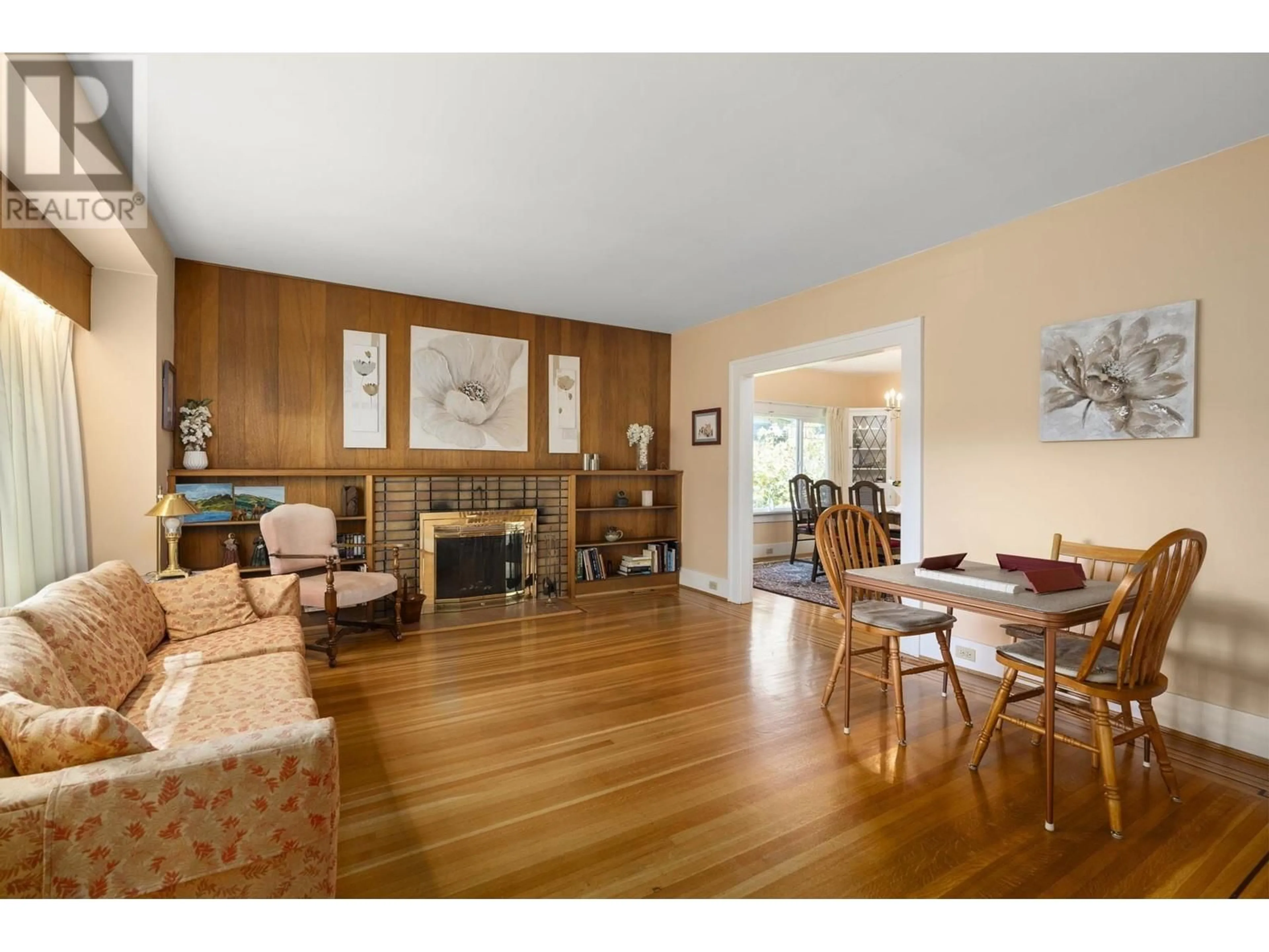 Living room with furniture, wood/laminate floor for 3675 37TH AVENUE, Vancouver British Columbia V6N2W1