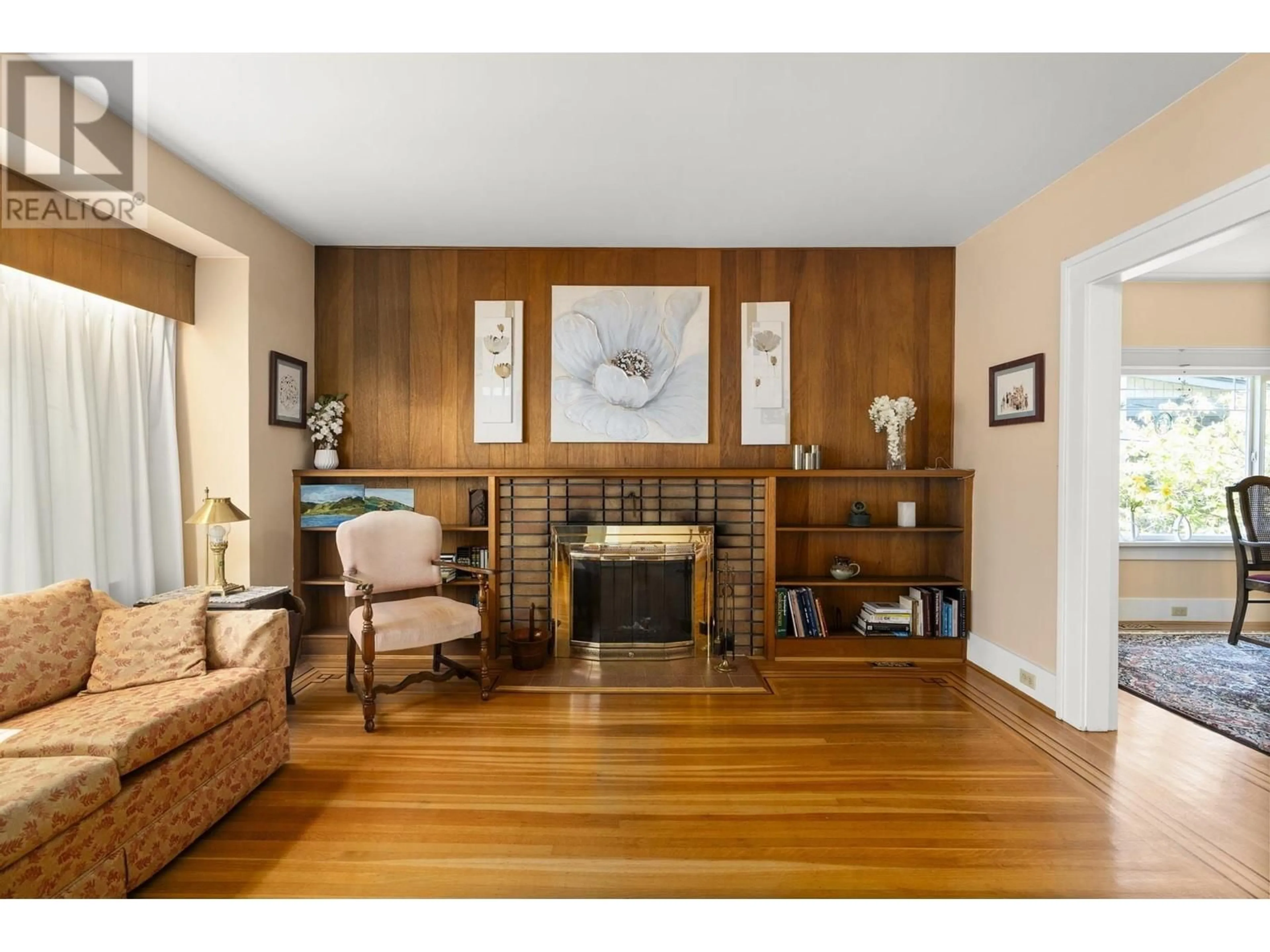 Living room with furniture, wood/laminate floor for 3675 37TH AVENUE, Vancouver British Columbia V6N2W1