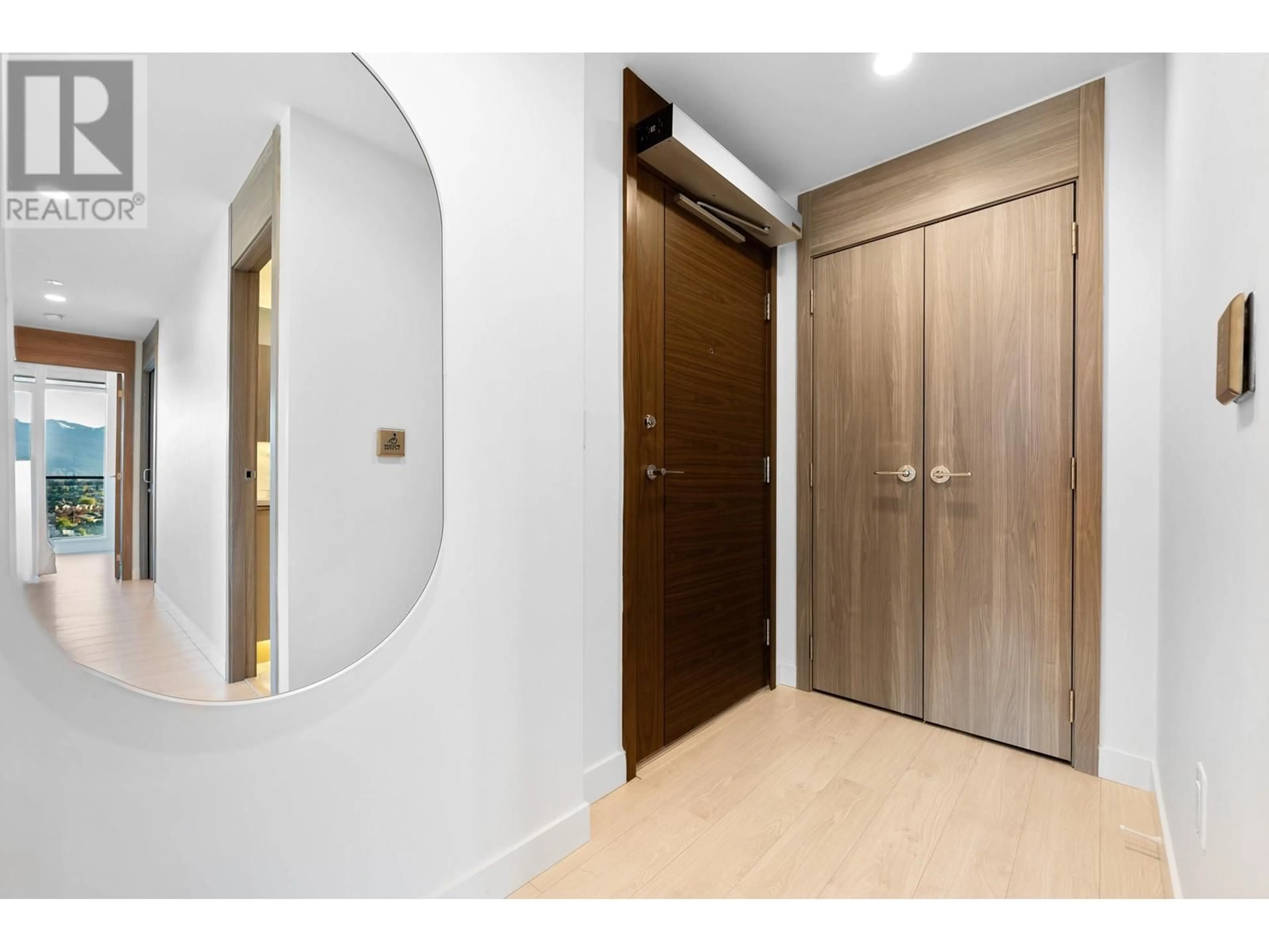 Indoor foyer for 2204 - 4880 LOUGHEED HIGHWAY, Burnaby British Columbia V5C0N1