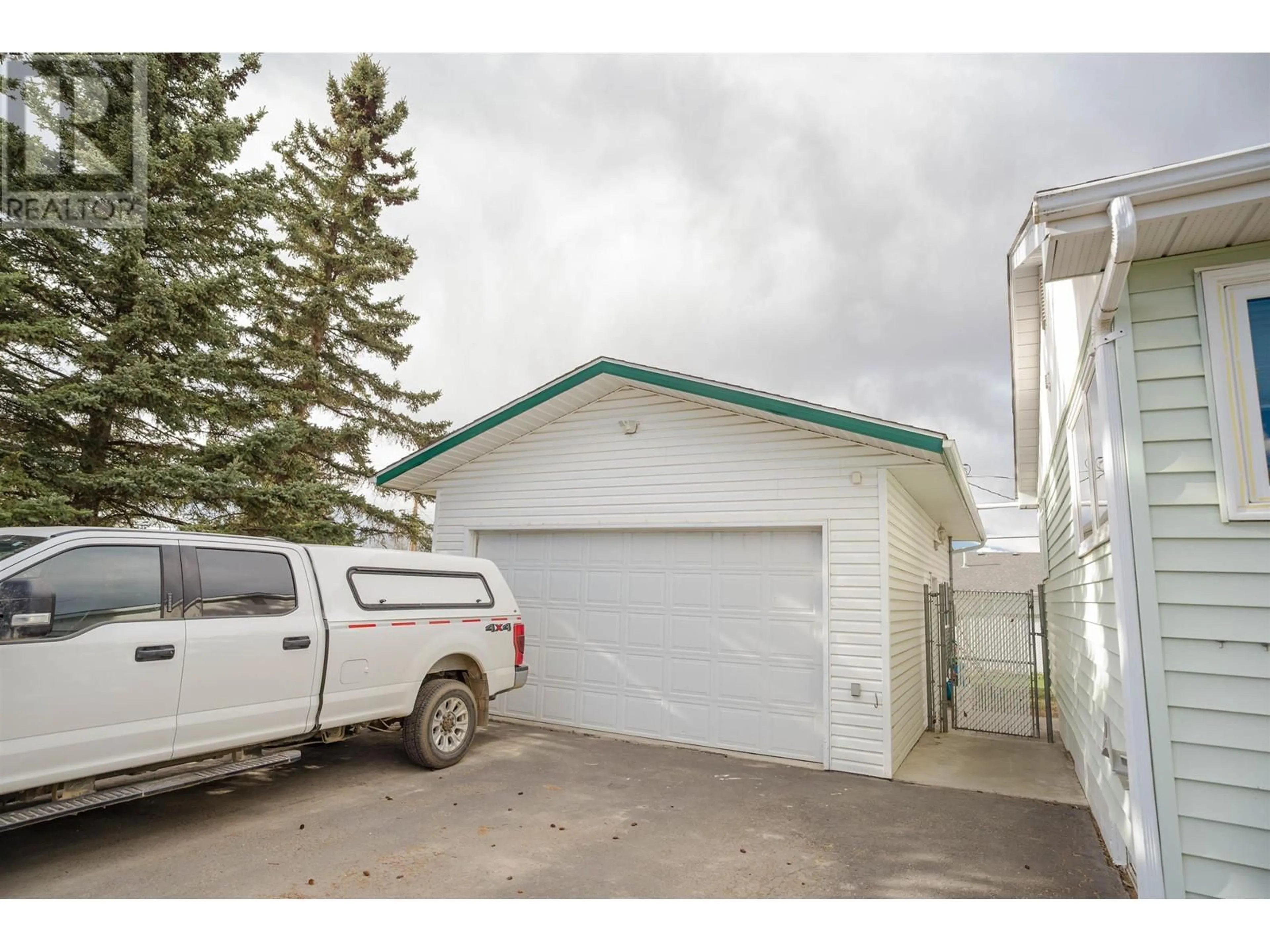 Indoor garage for 8912 115 AVENUE, Fort St. John British Columbia V1J2X7