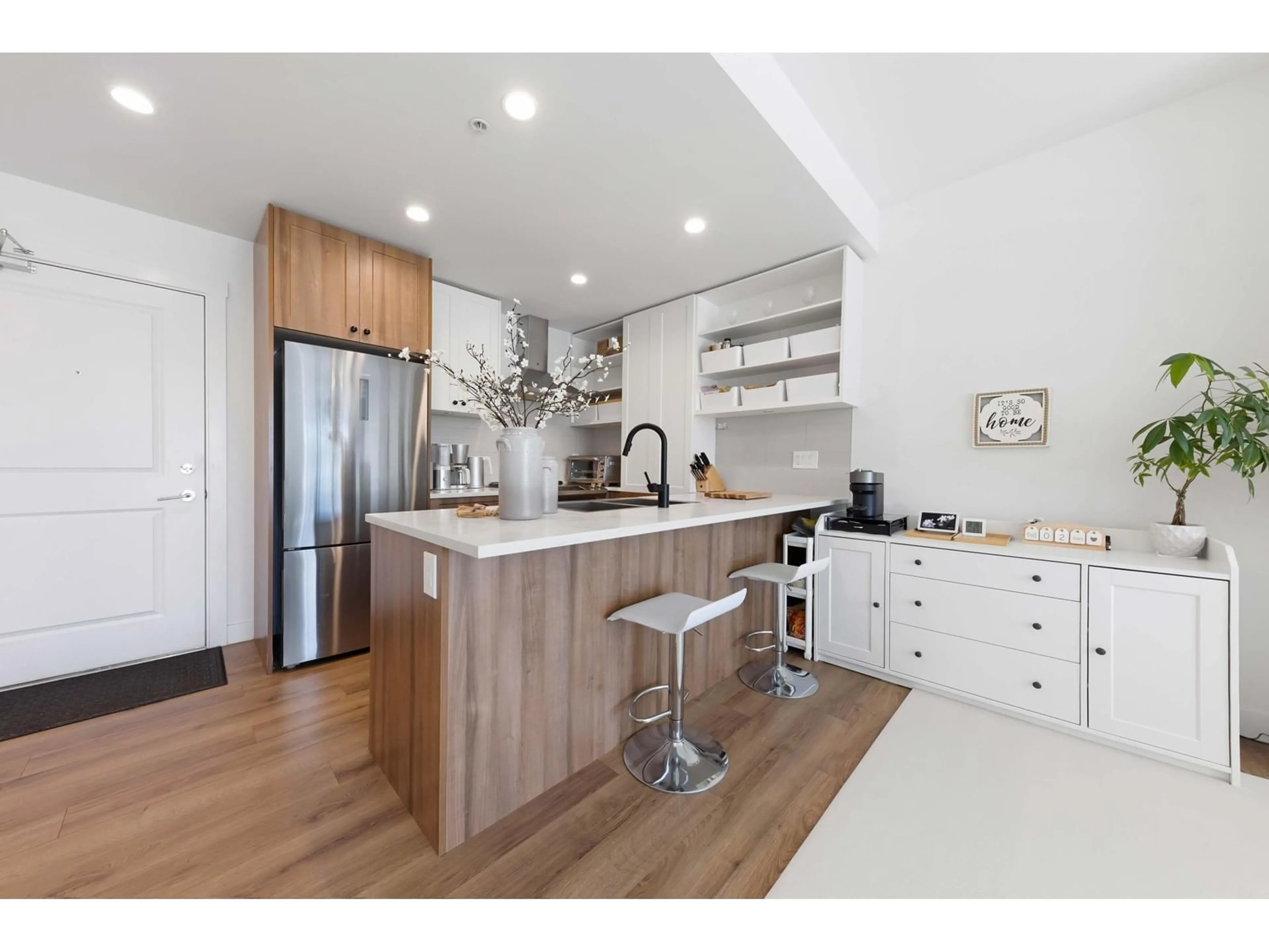 Open concept kitchen, wood/laminate floor for B213 - 20487 65, Langley British Columbia V2Y3K5